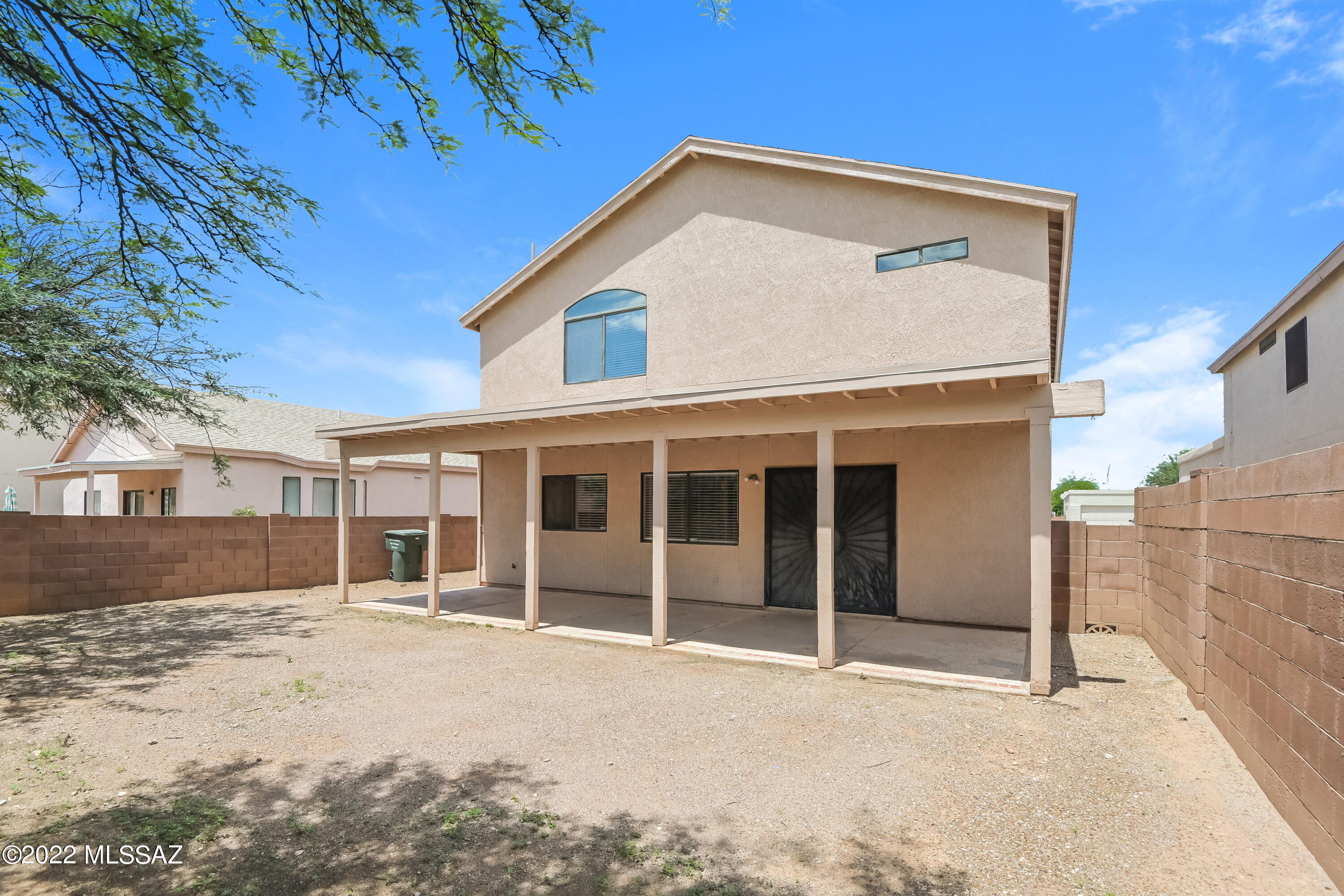 Hacienda Del Oro (1-879) - Residential Lease