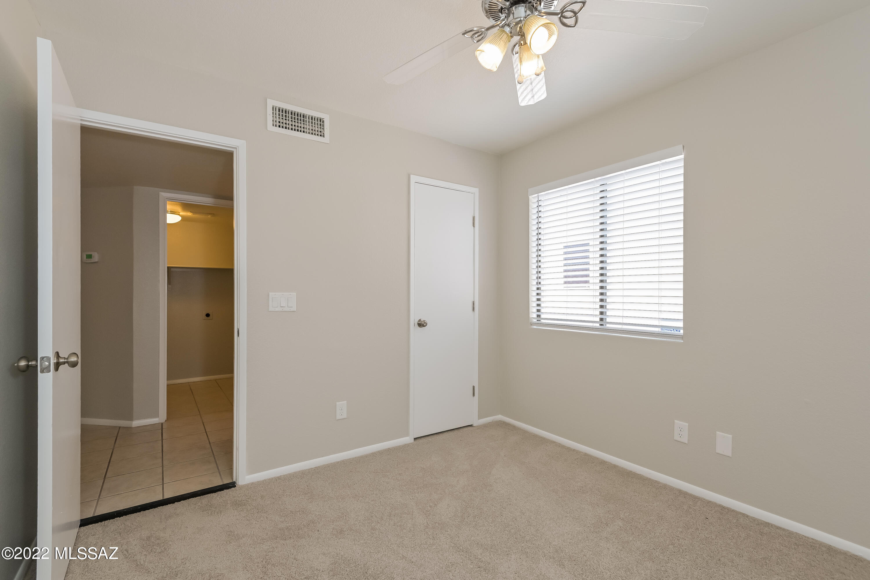 Hacienda Del Oro (1-879) - Residential Lease