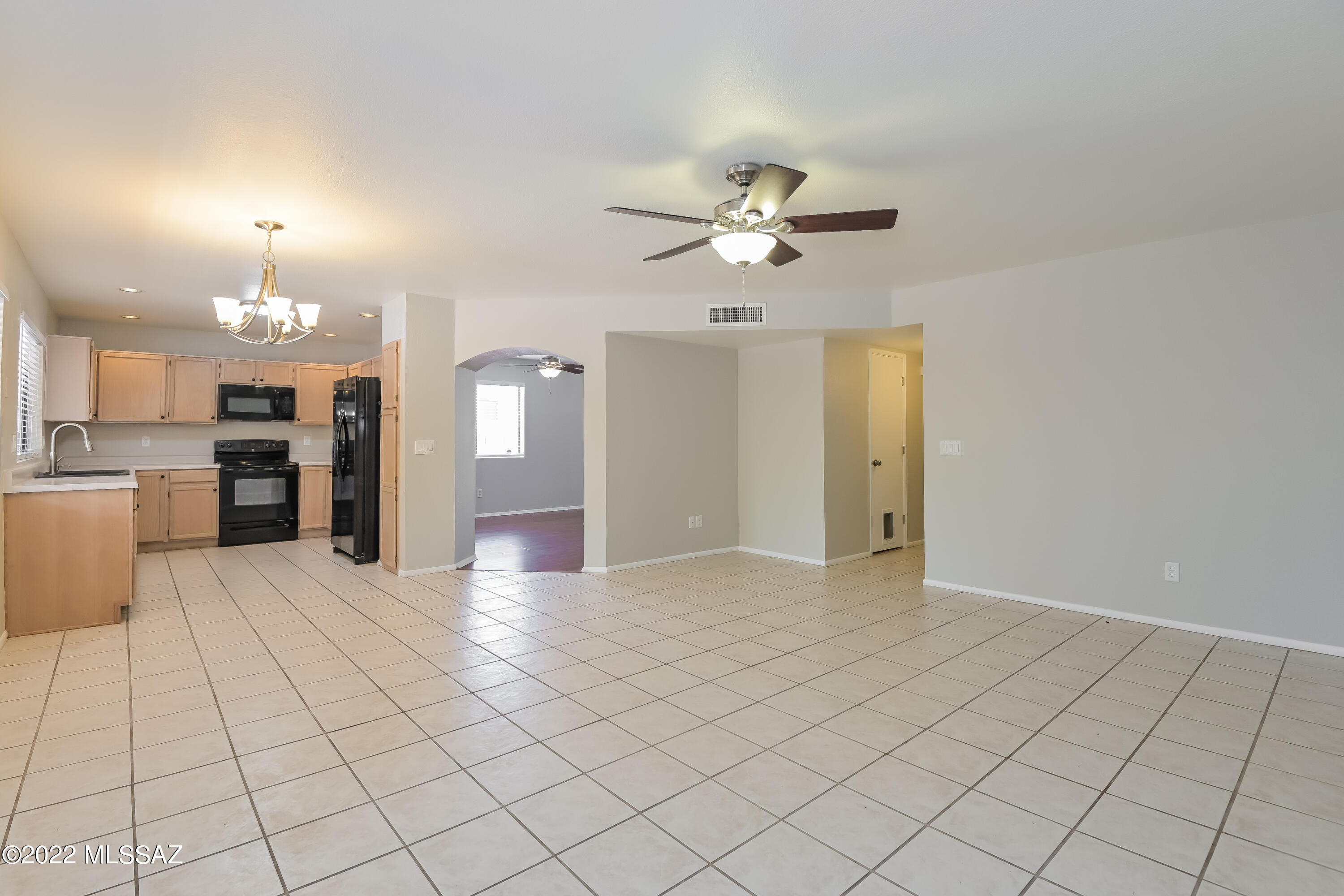 Hacienda Del Oro (1-879) - Residential Lease