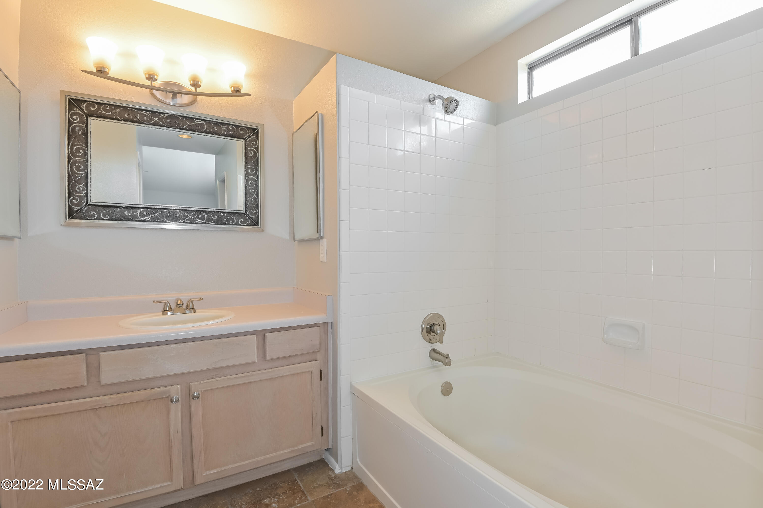 Hacienda Del Oro (1-879) - Residential Lease