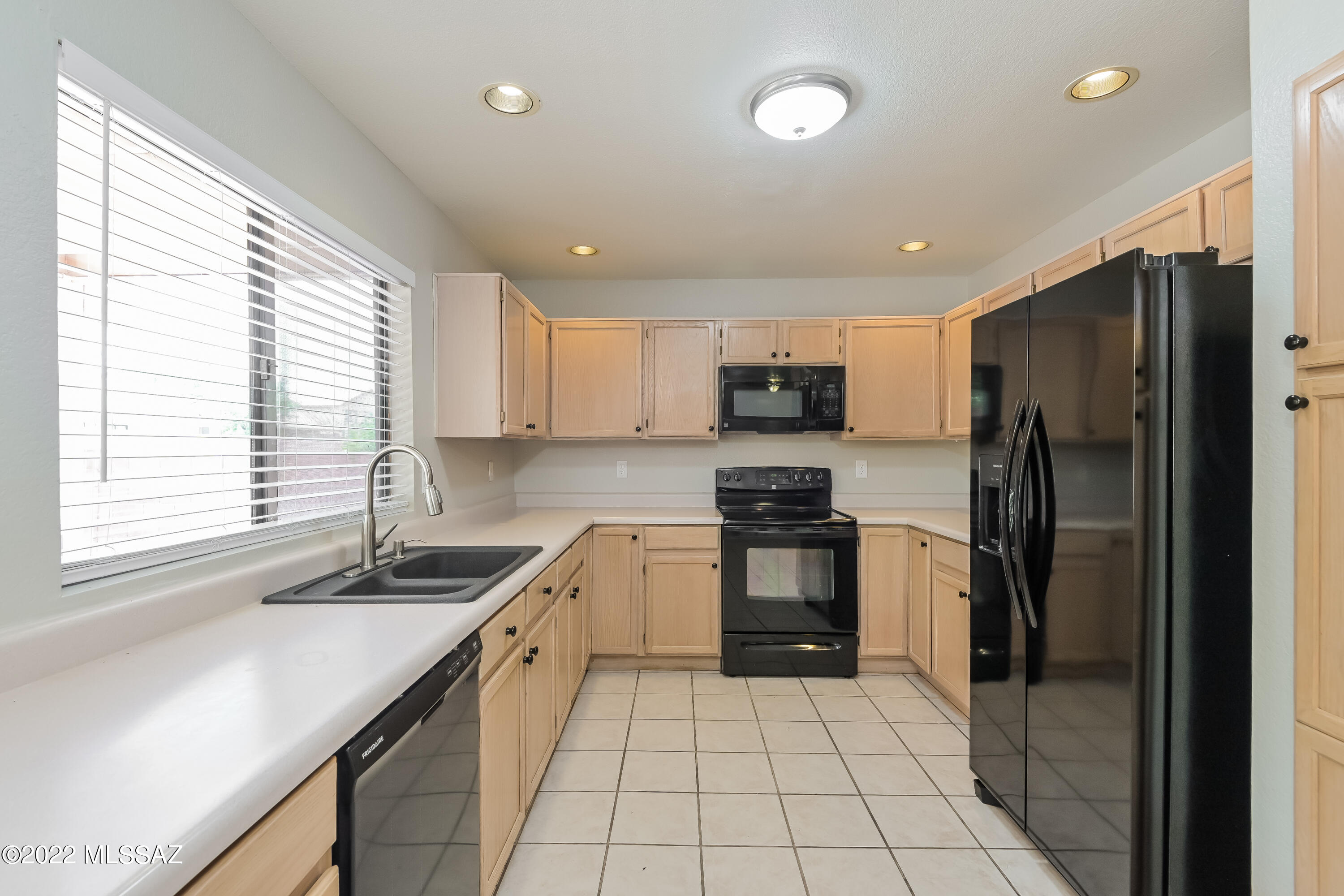 Hacienda Del Oro (1-879) - Residential Lease