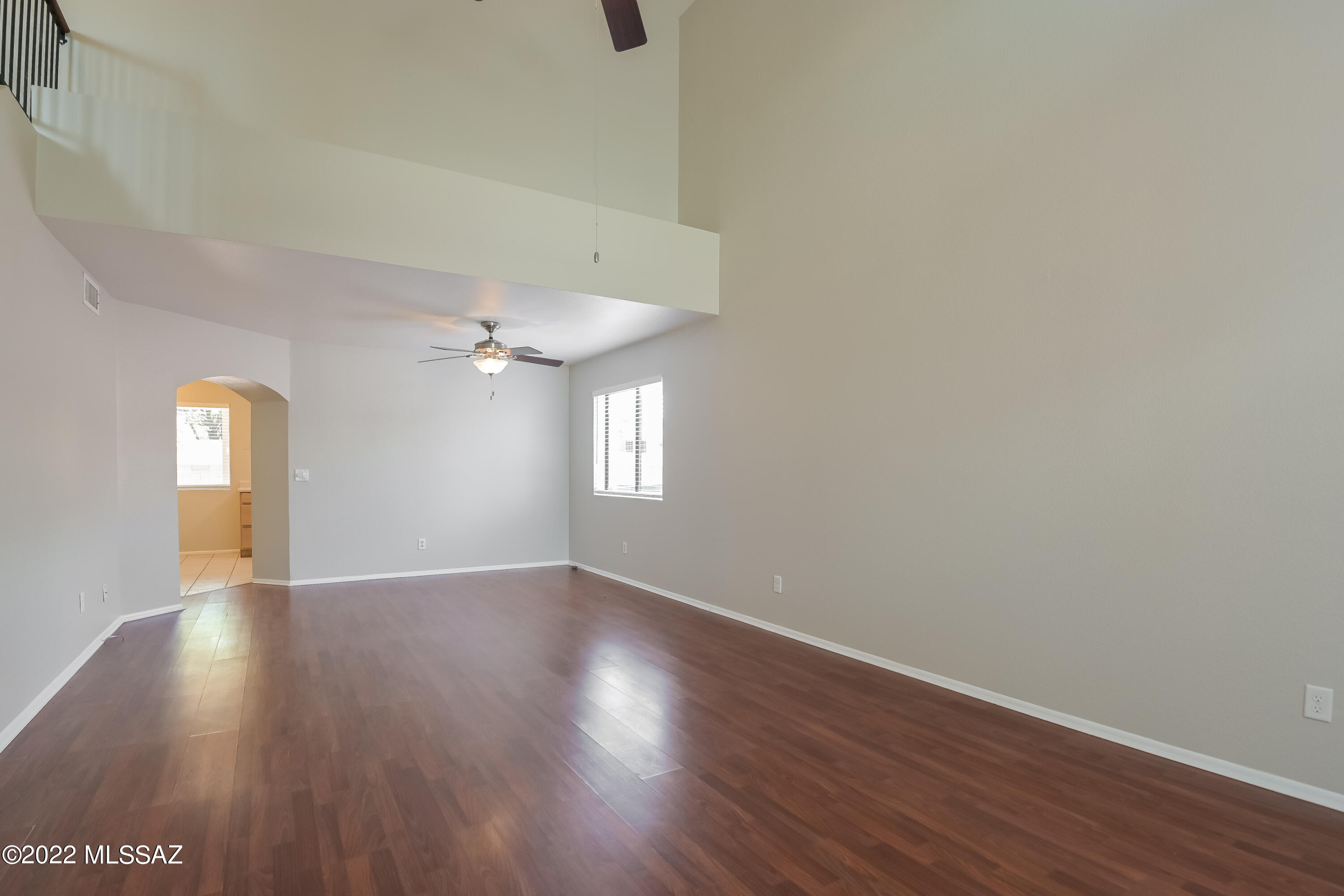 Hacienda Del Oro (1-879) - Residential Lease