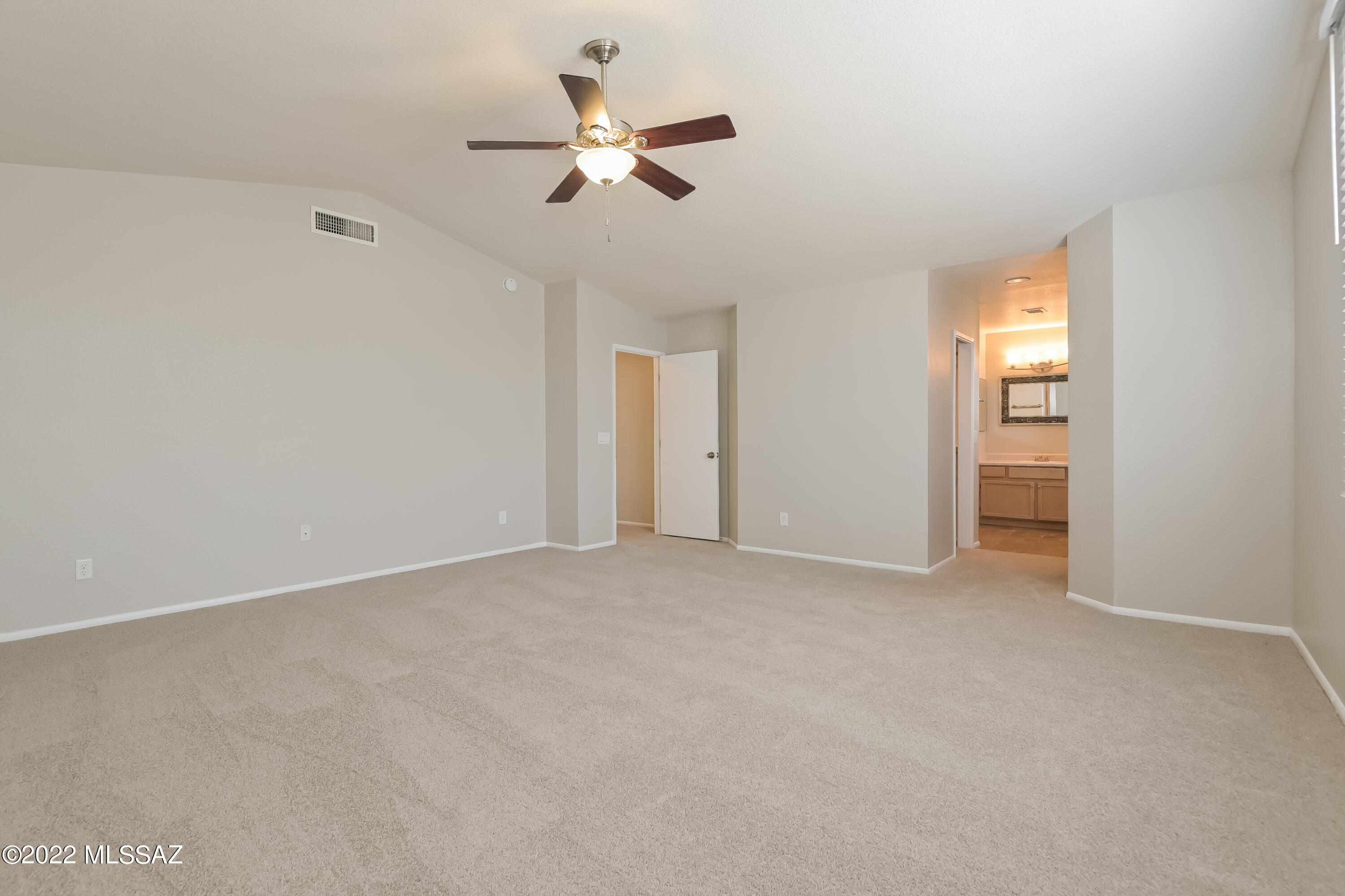 Hacienda Del Oro (1-879) - Residential Lease