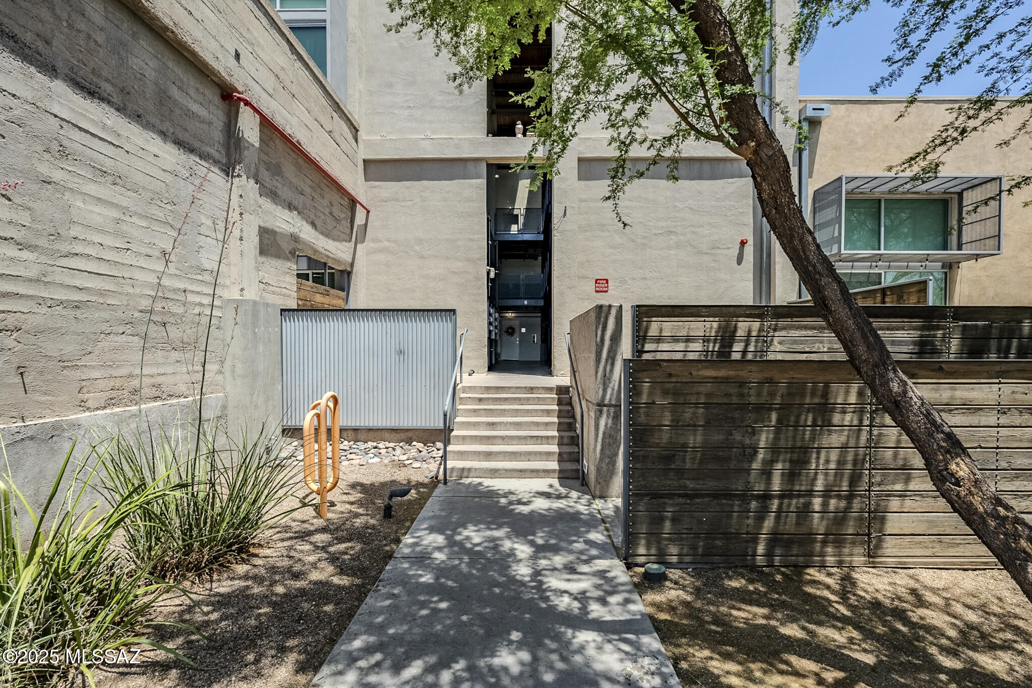 1001 E 17th Street 111