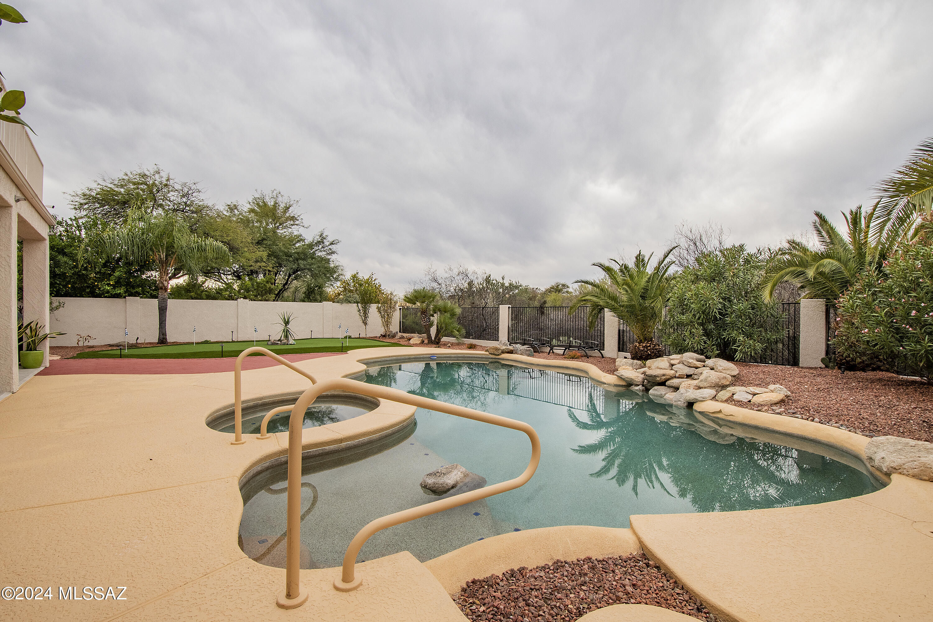 13065 N Woodburne Avenue