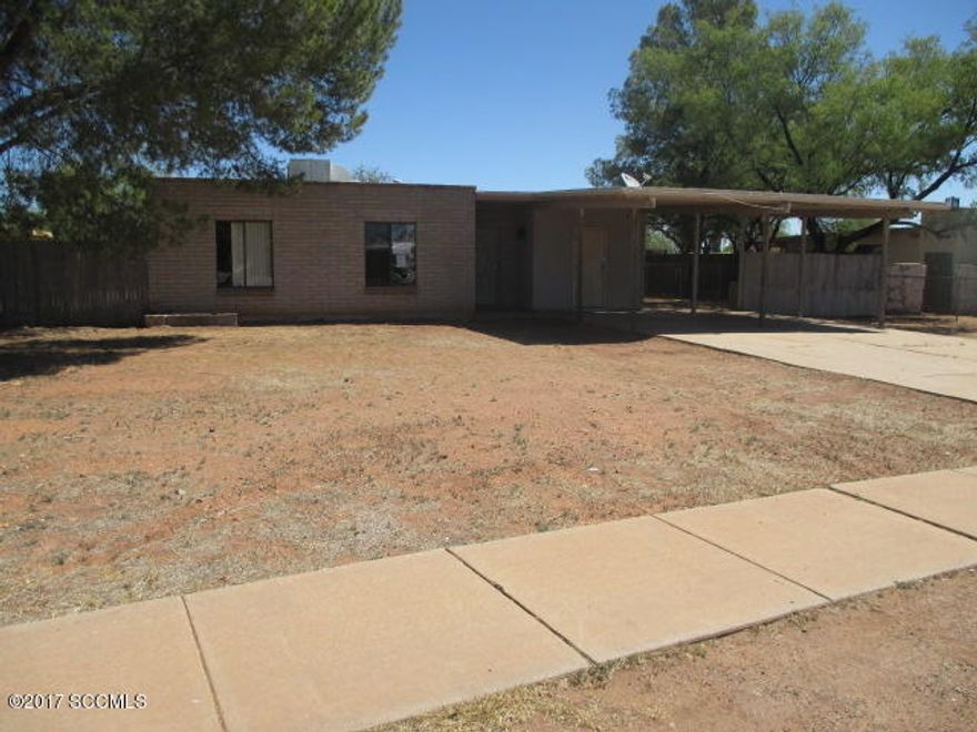 4 bdrm 2 full bath home located in Lakewood Estates, Amado, Az. In need of some repairs but has lots of potential. Large enclosed yard in rear.