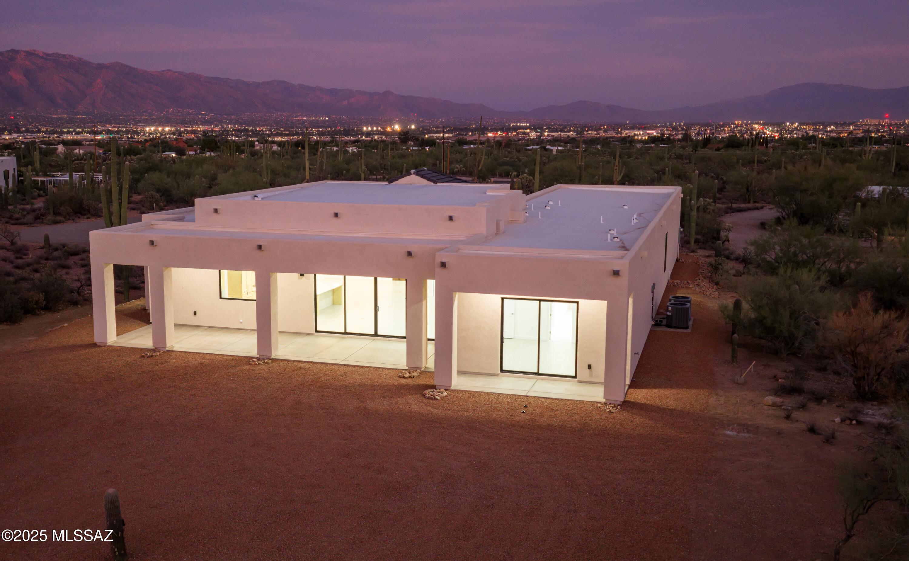 2537 N Lloyd Bush Drive