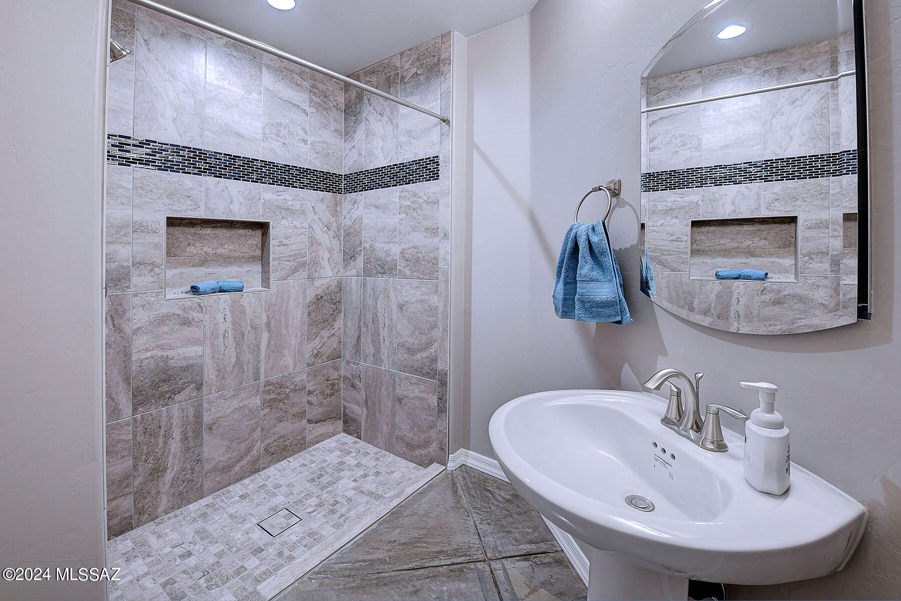 Colonia Real (1-50) - Residential