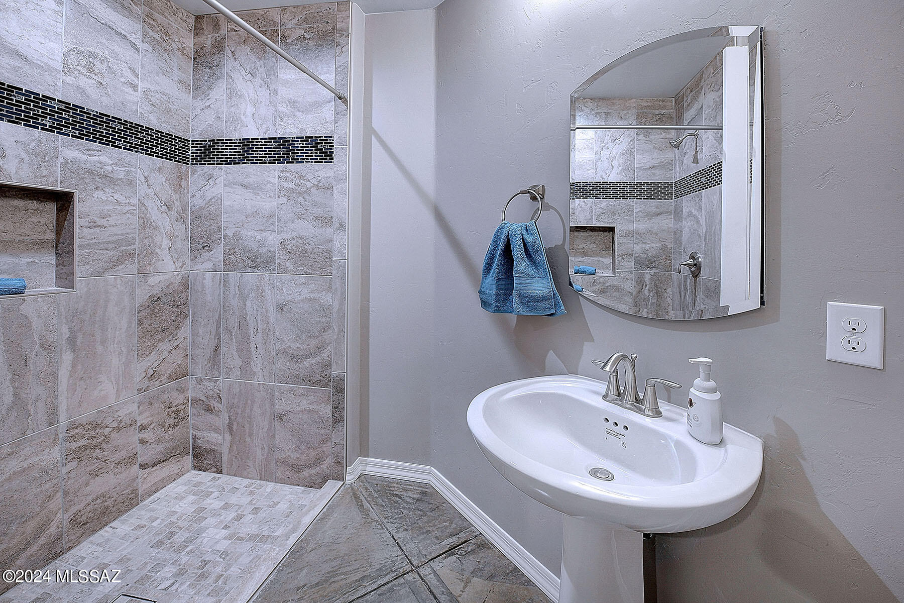 Colonia Real (1-50) - Residential