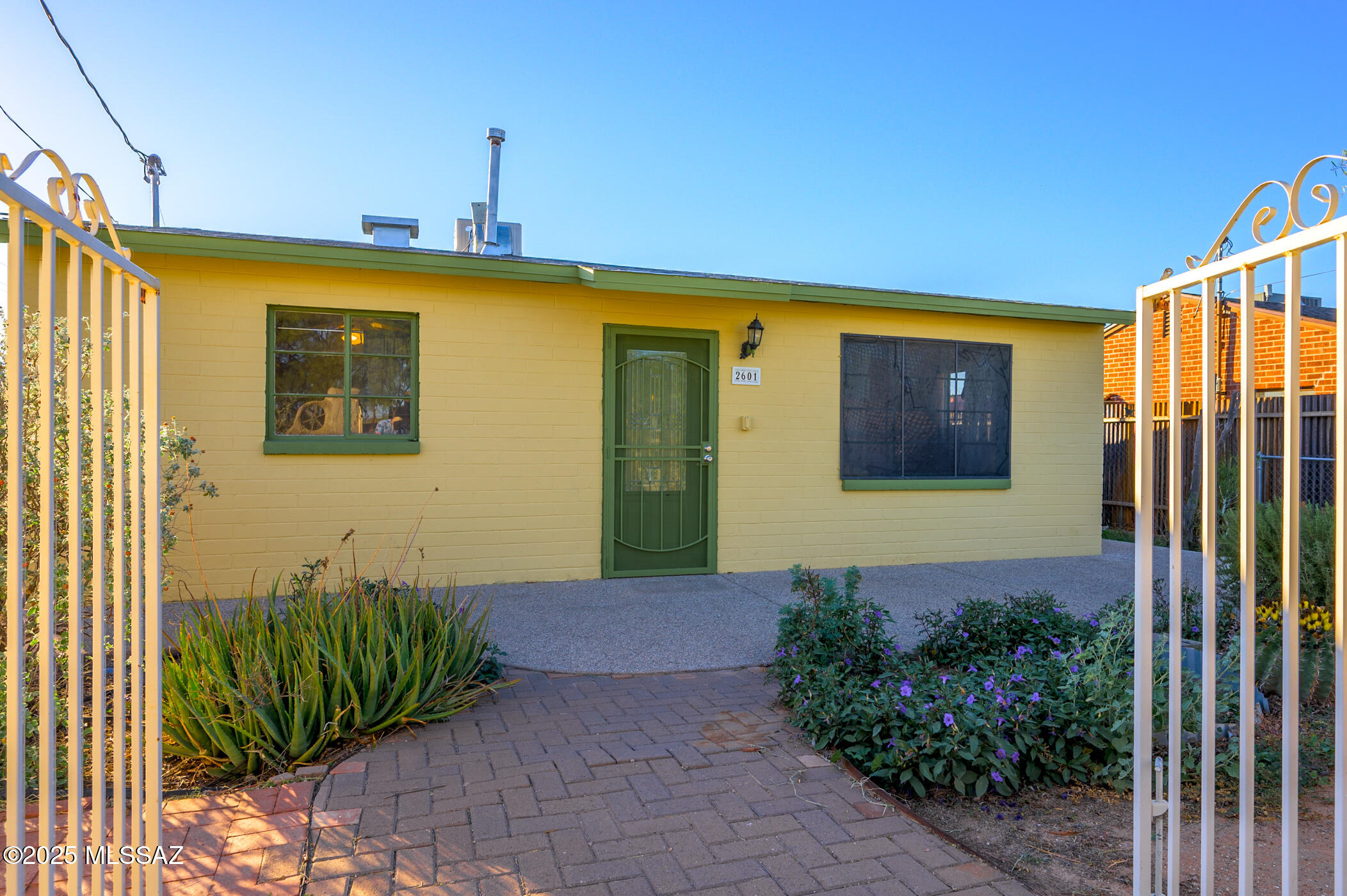 2601 N Calle De Romy