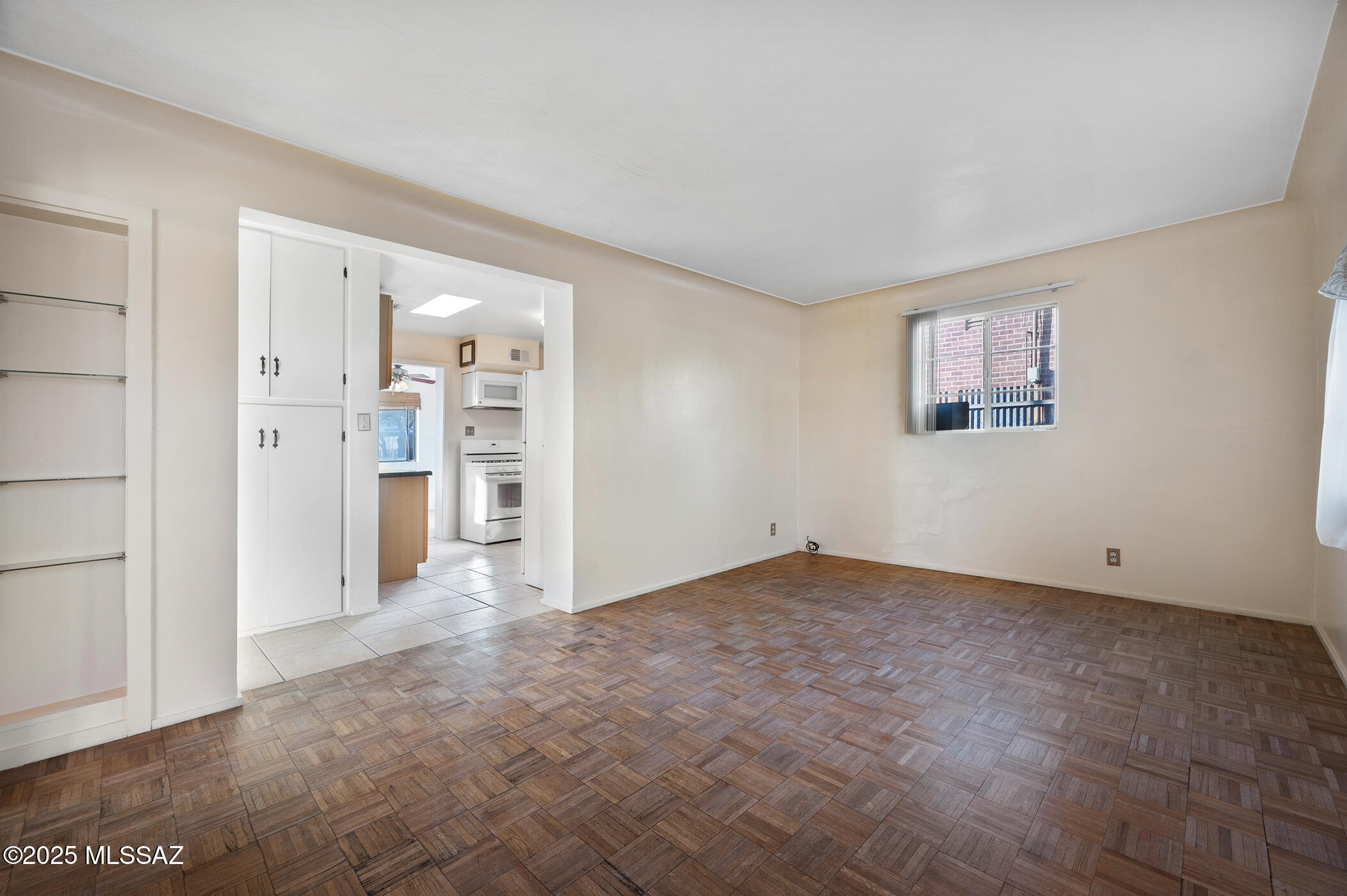 2601 N Calle De Romy