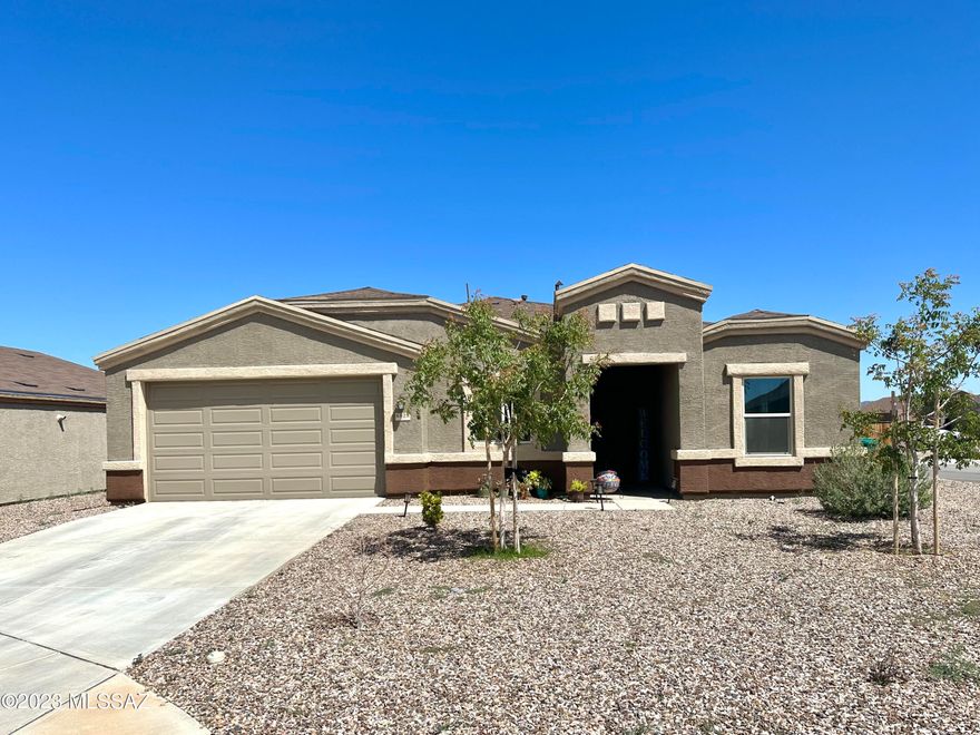 Beautriful DR Horton home bulit in 2021.  Offers four bedrooms and two bathrooms. Ready to move in and accomadate a beauiftul family. Large open floor plan that allows for the family be together while dining, cooking or just enjoying the family room.