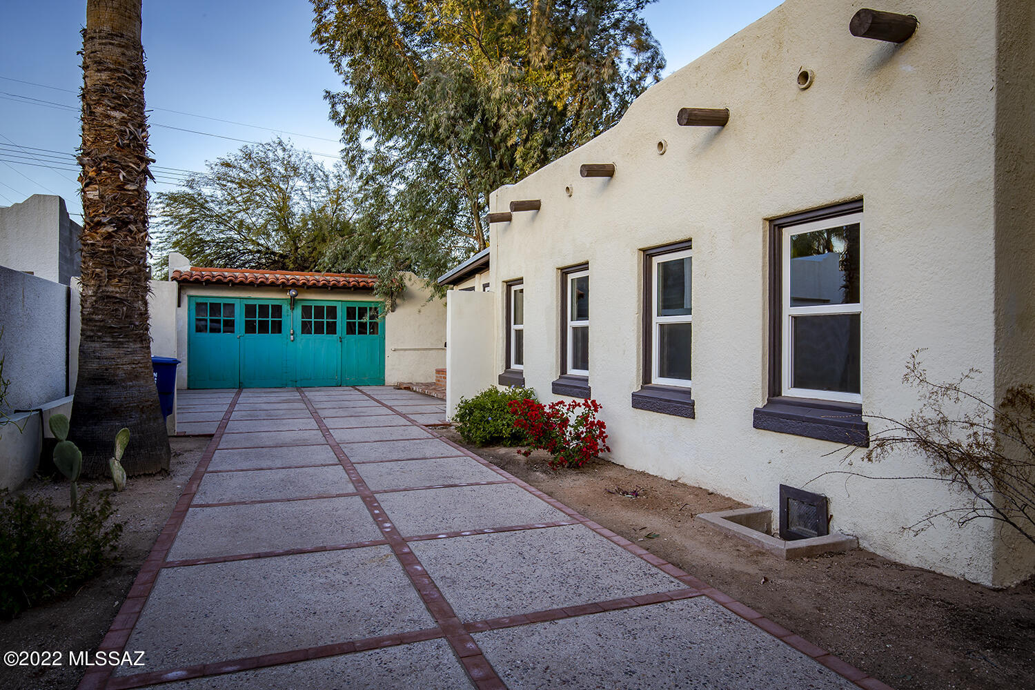 University Manor - Residential