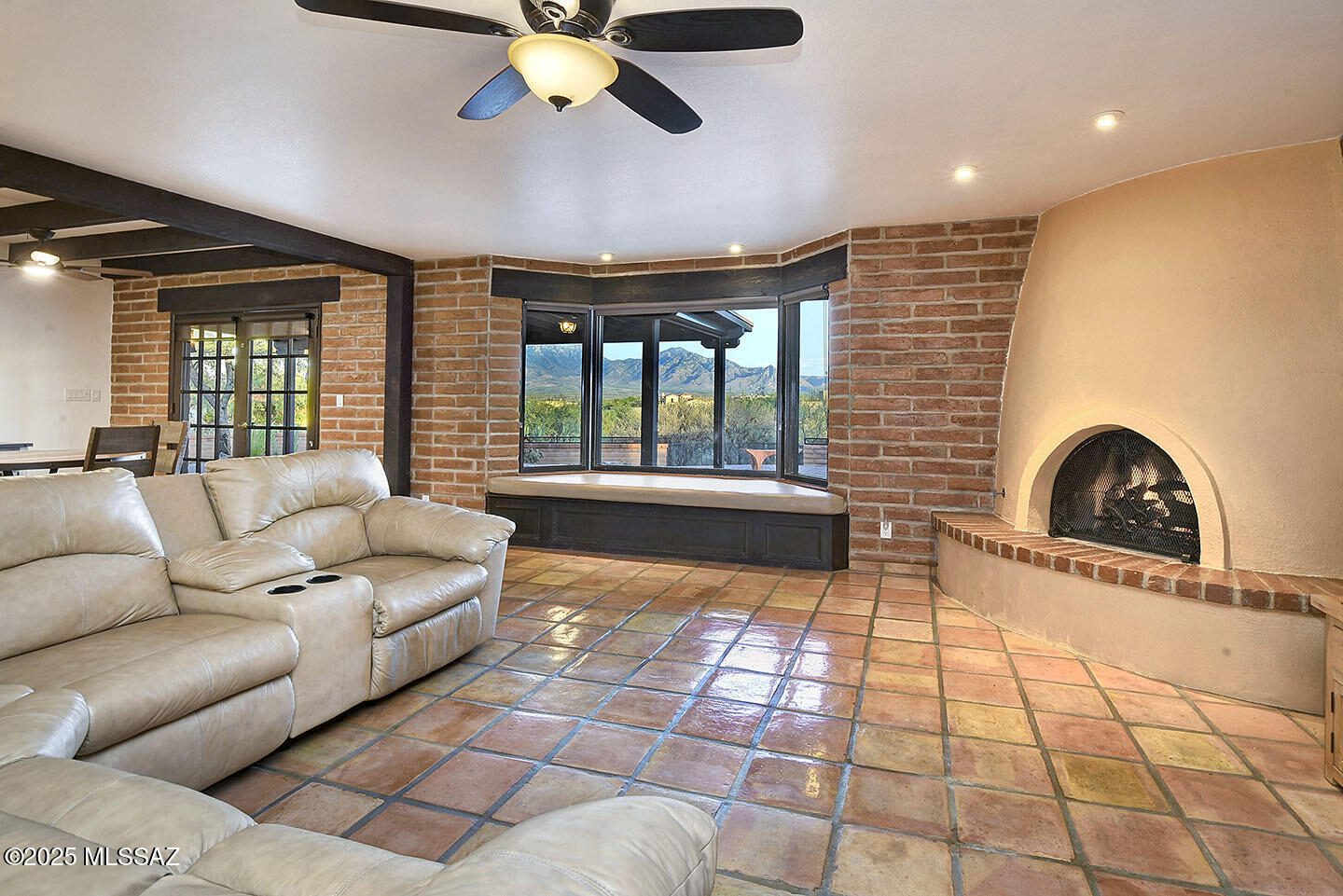 909 W Mission Twin Buttes Road