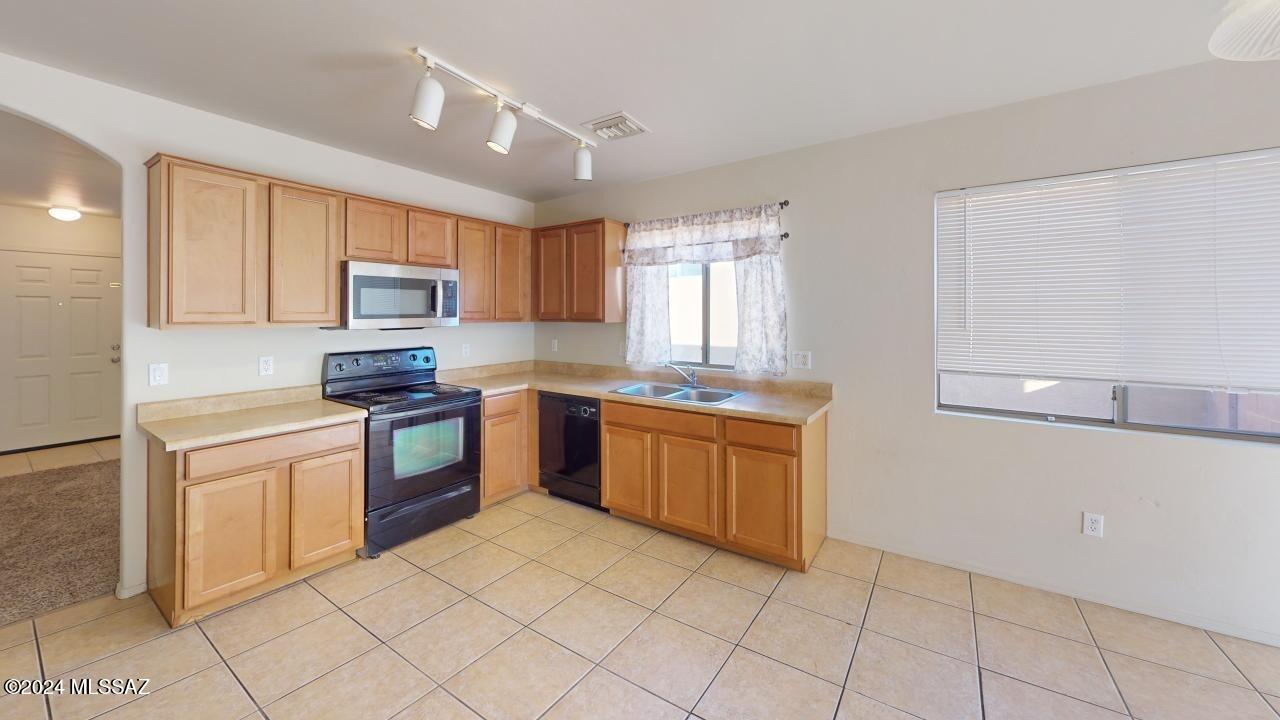 Valencia Reserve (1-326) - Residential Lease