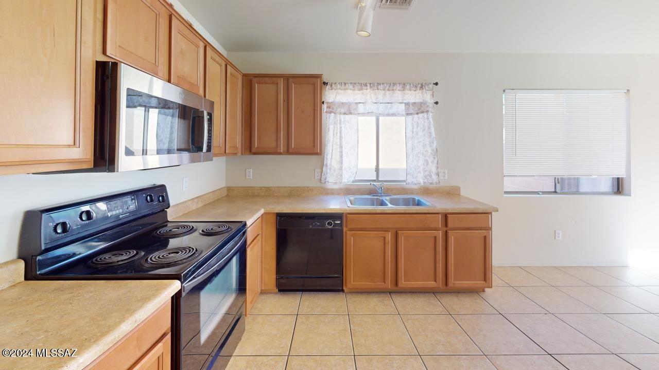 Valencia Reserve (1-326) - Residential Lease