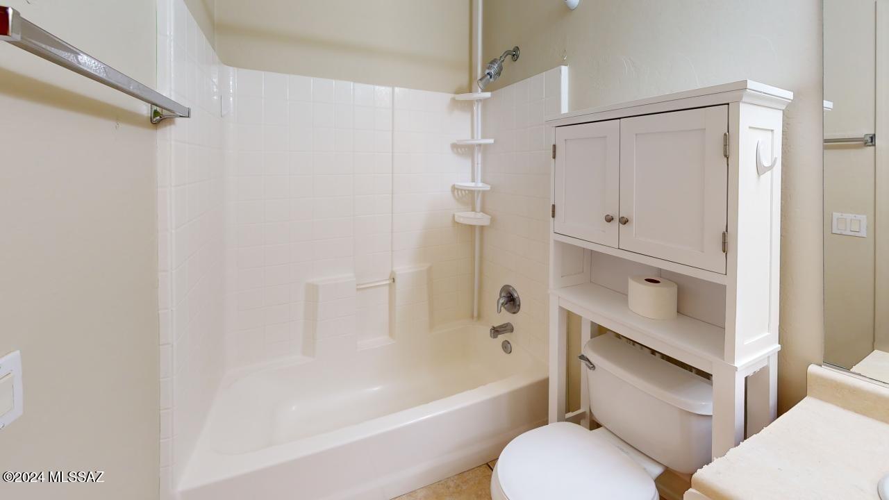 Valencia Reserve (1-326) - Residential Lease