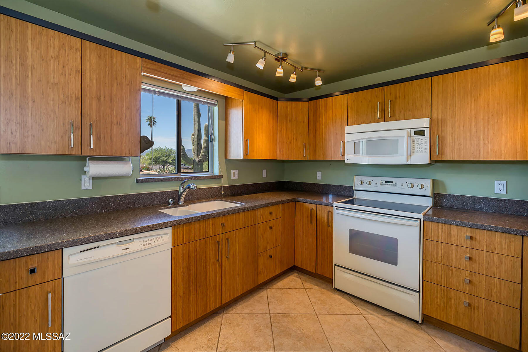 Shadow Roc (81-141) - Residential