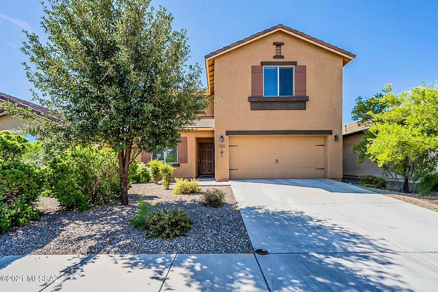 Be ready to entertain in this spacious 5 bed/3 bath home, complete with a large backyard and a deck! Call for your showing today!