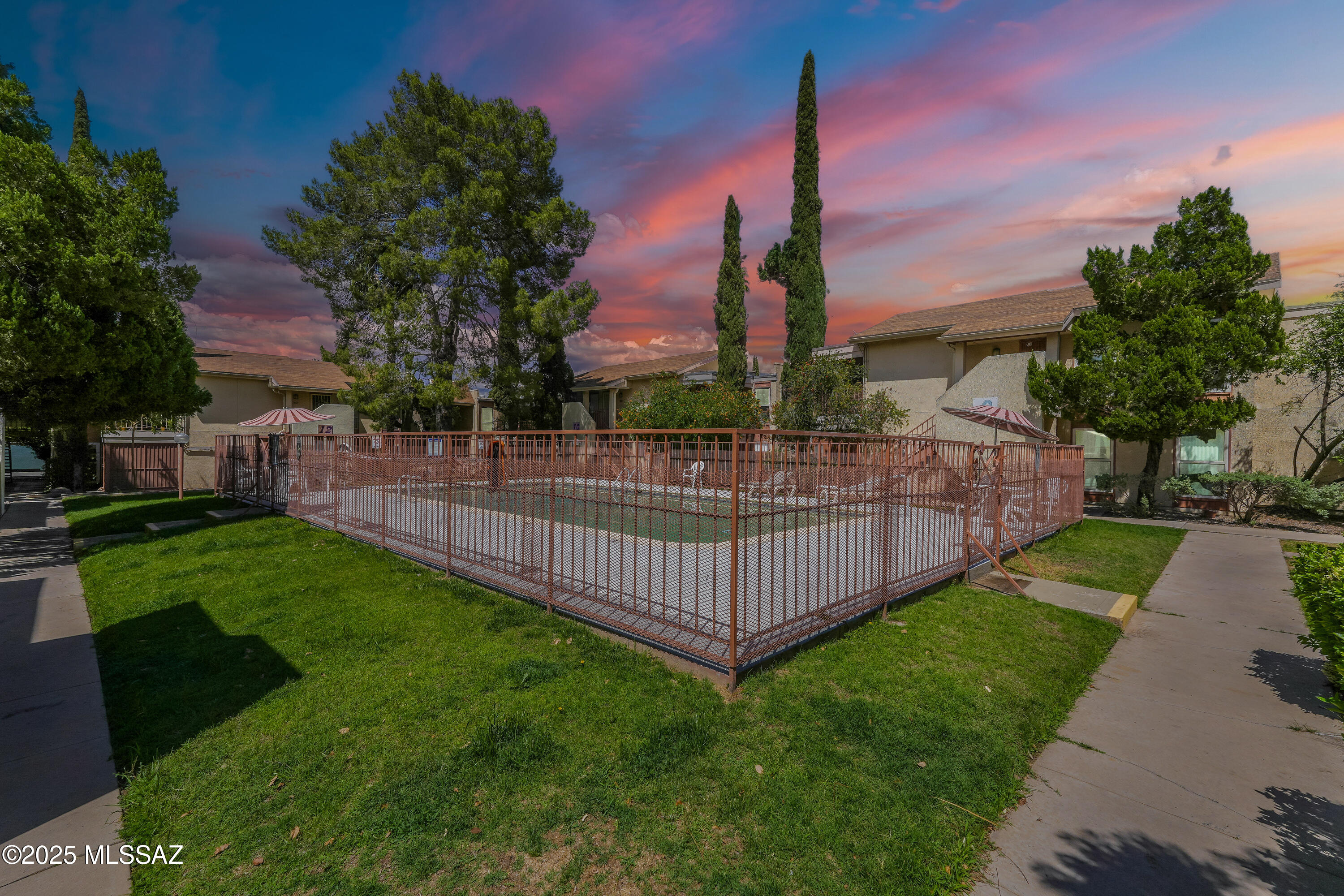 1600 N Wilmot Road 208