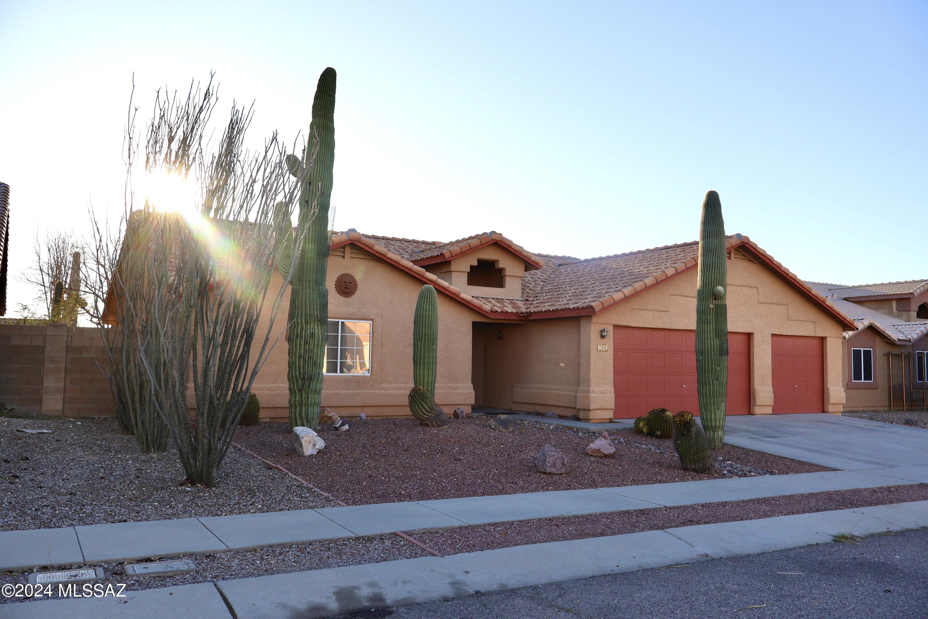 Hacienda Del Oro (1-879) - Residential