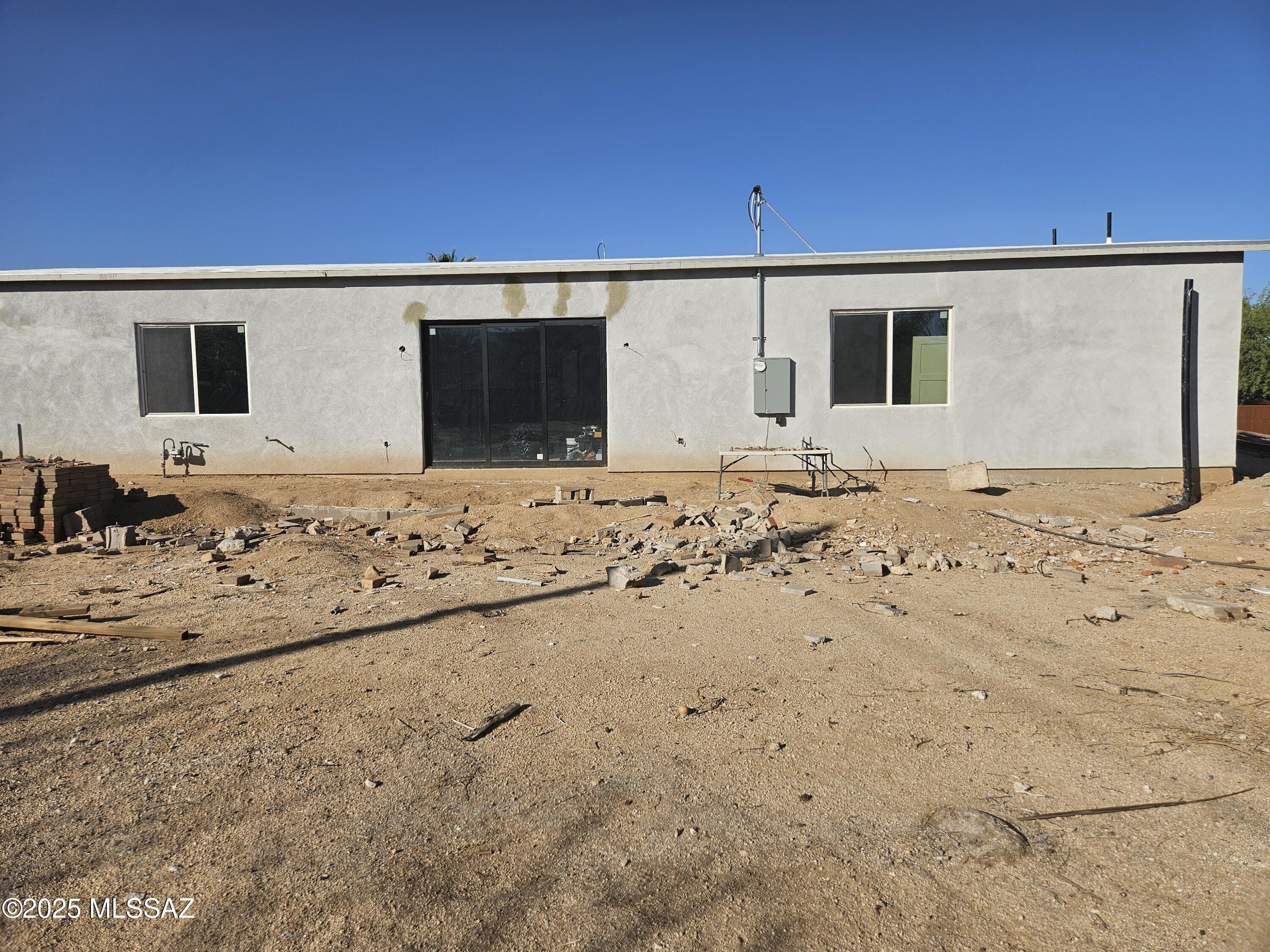 230 W Meadowbrook Drive