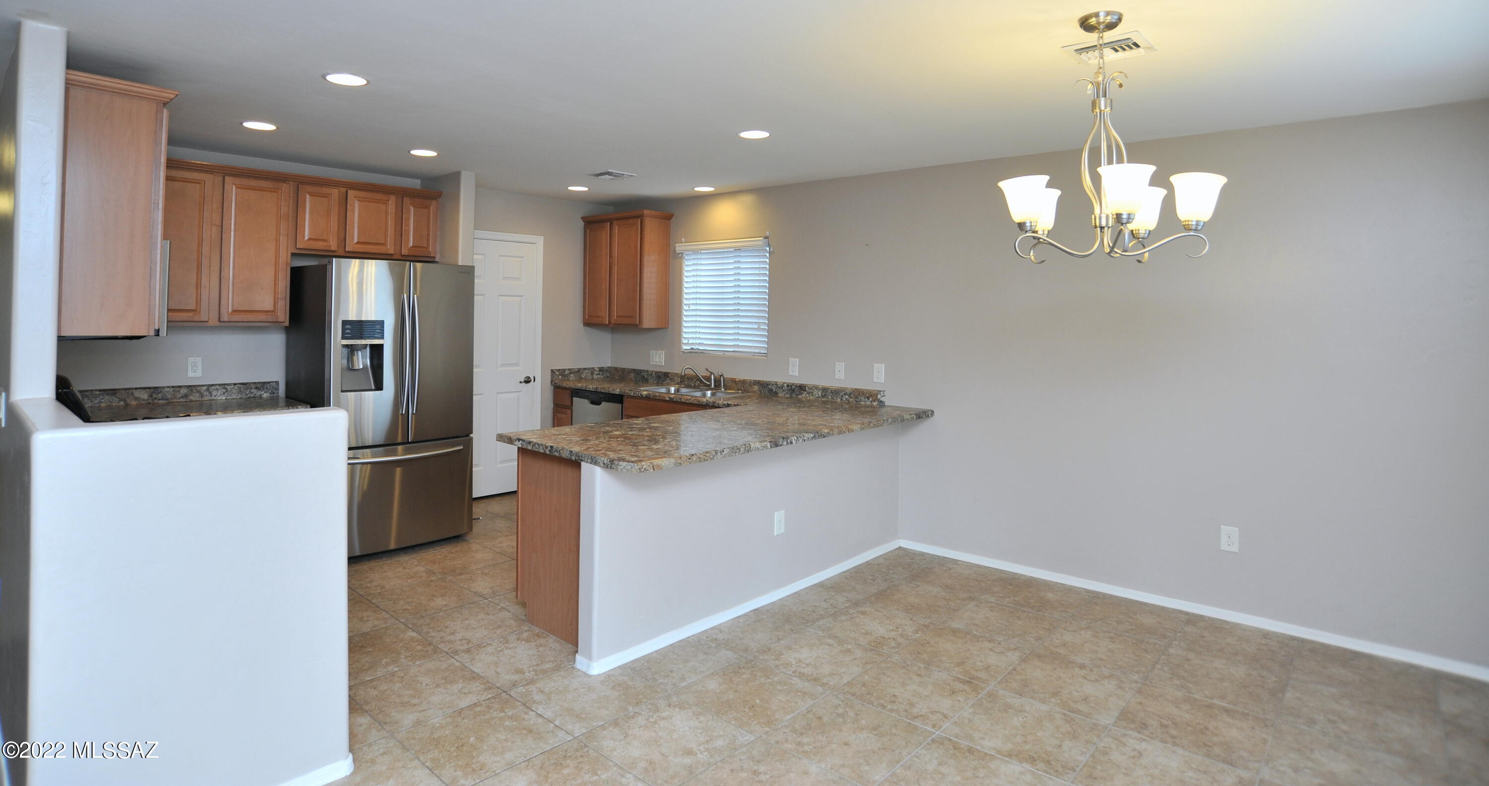 Vista Del Lago (1-123) - Residential Lease