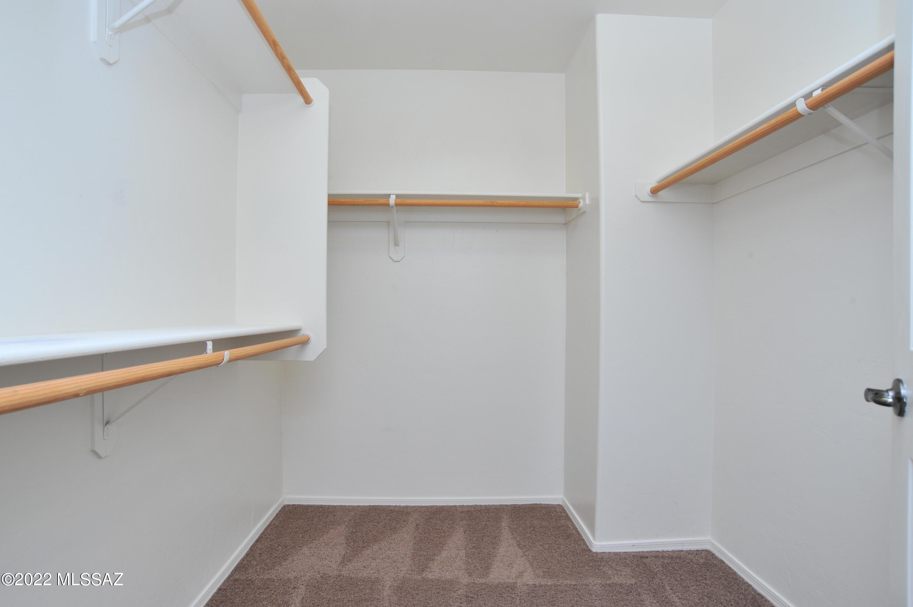 Vista Del Lago (1-123) - Residential Lease