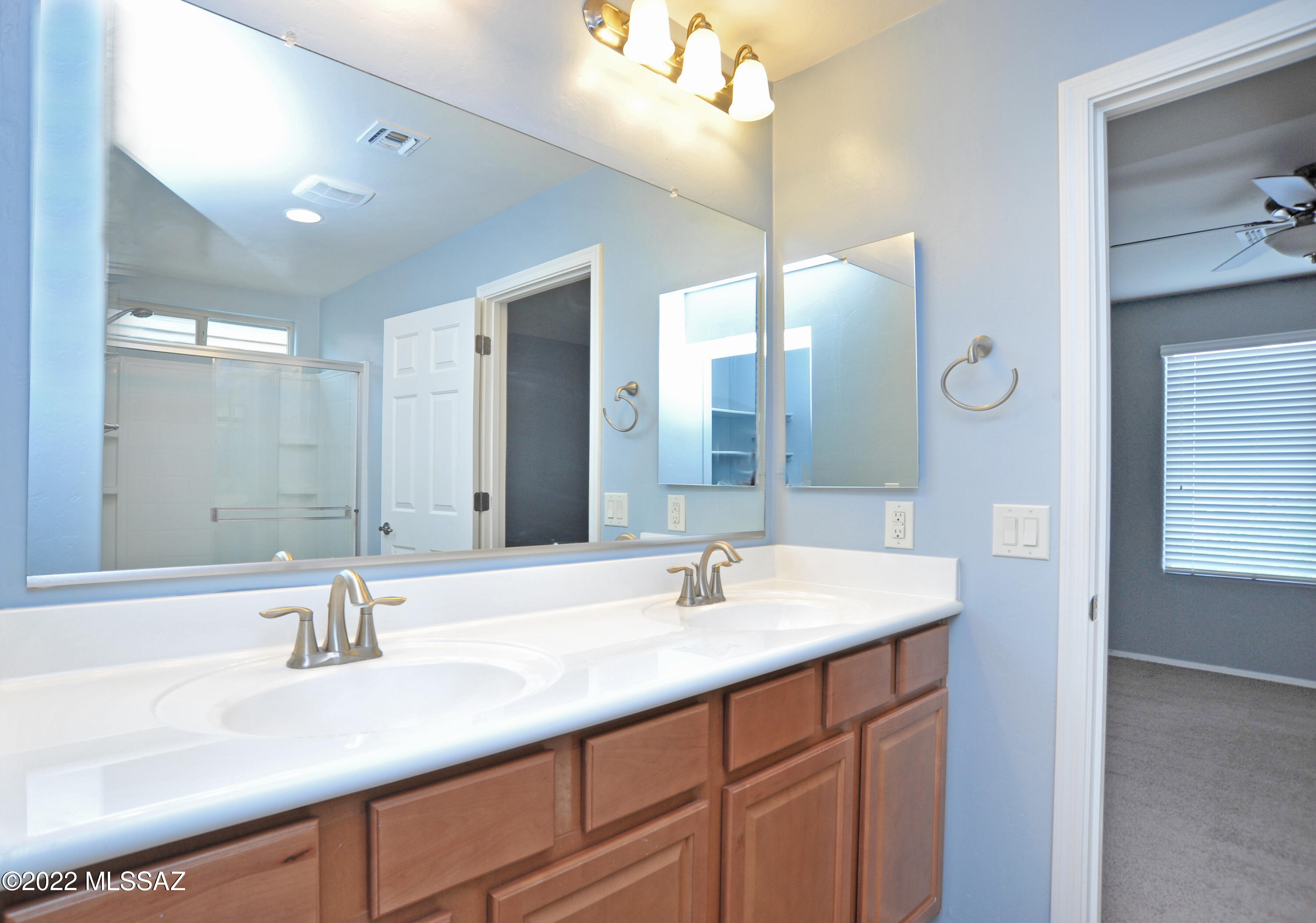 Vista Del Lago (1-123) - Residential Lease