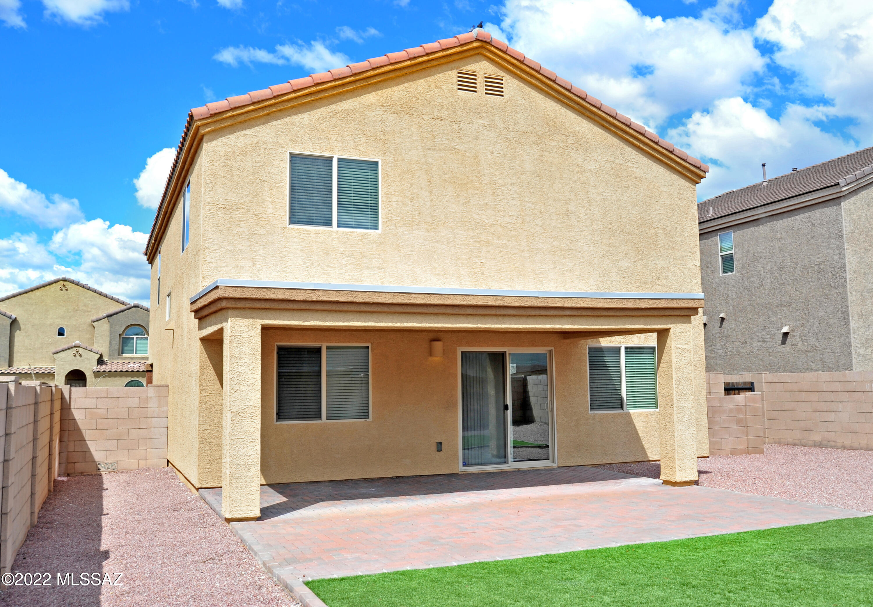 Vista Del Lago (1-123) - Residential Lease