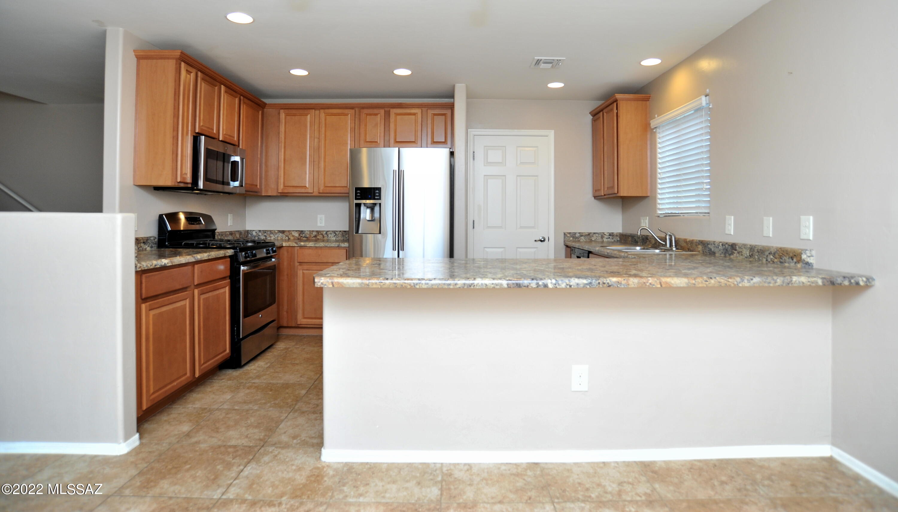 Vista Del Lago (1-123) - Residential Lease