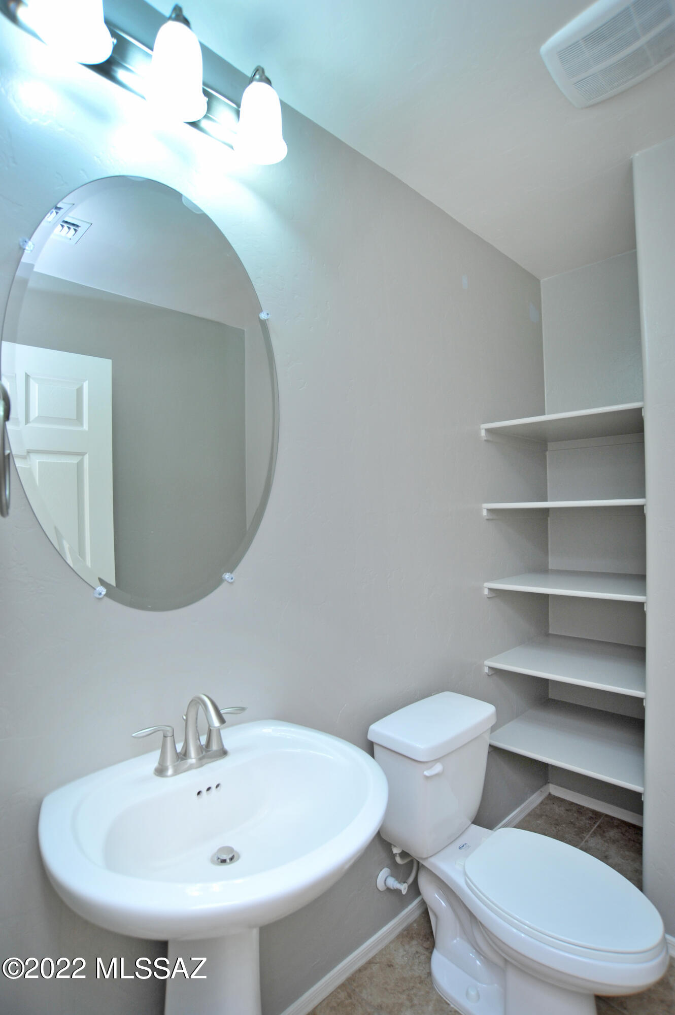 Vista Del Lago (1-123) - Residential Lease