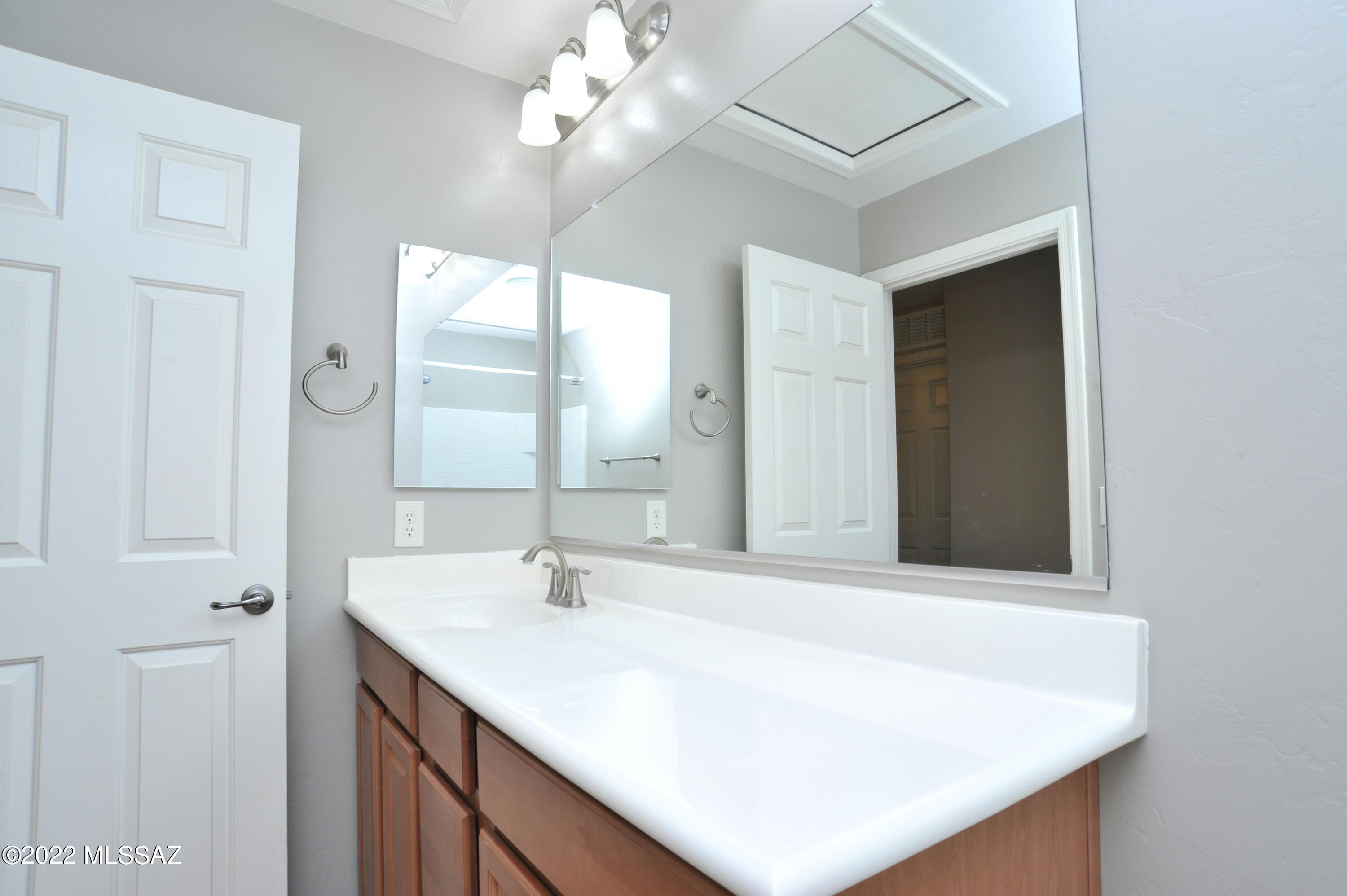 Vista Del Lago (1-123) - Residential Lease