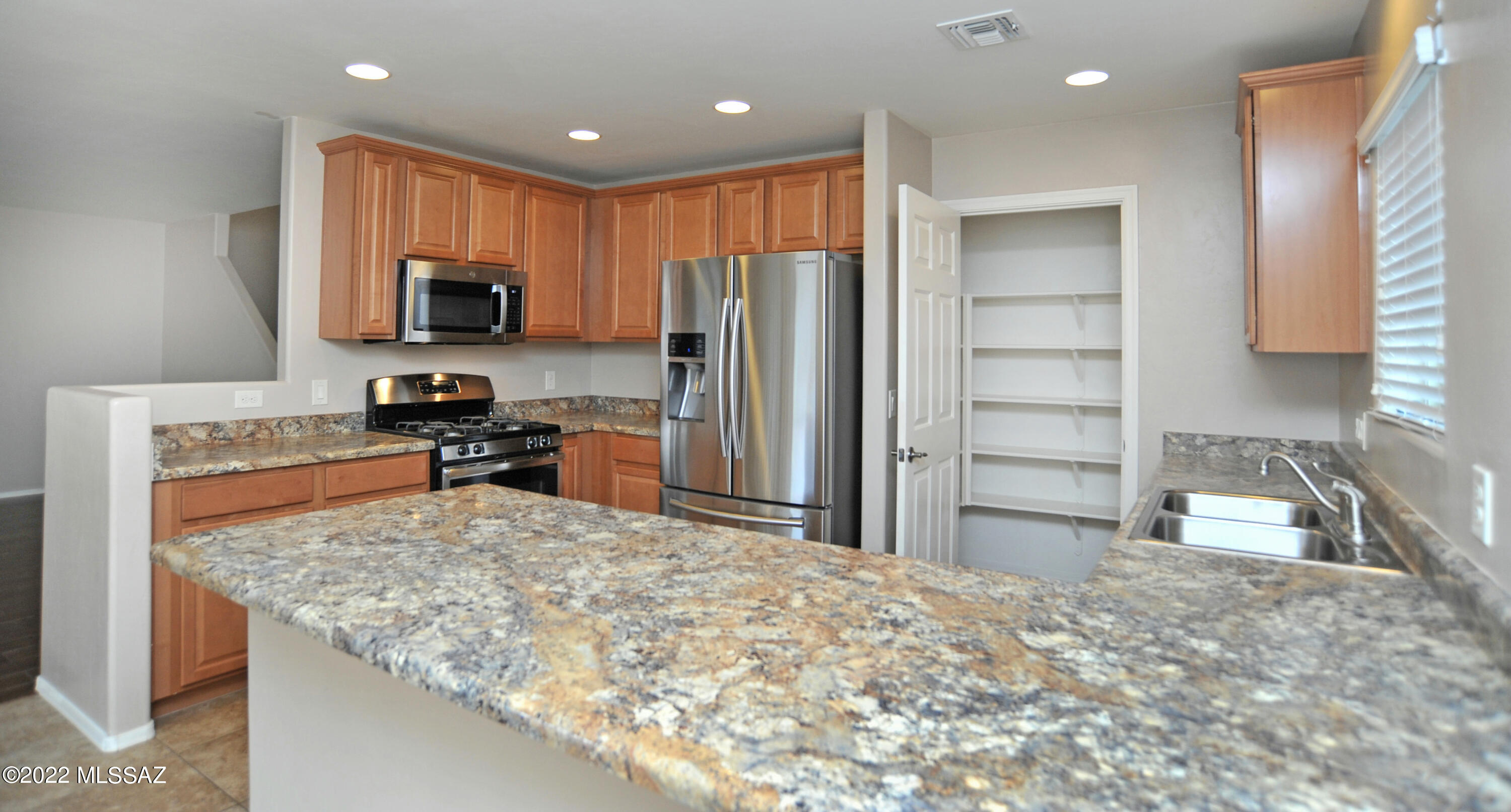 Vista Del Lago (1-123) - Residential Lease