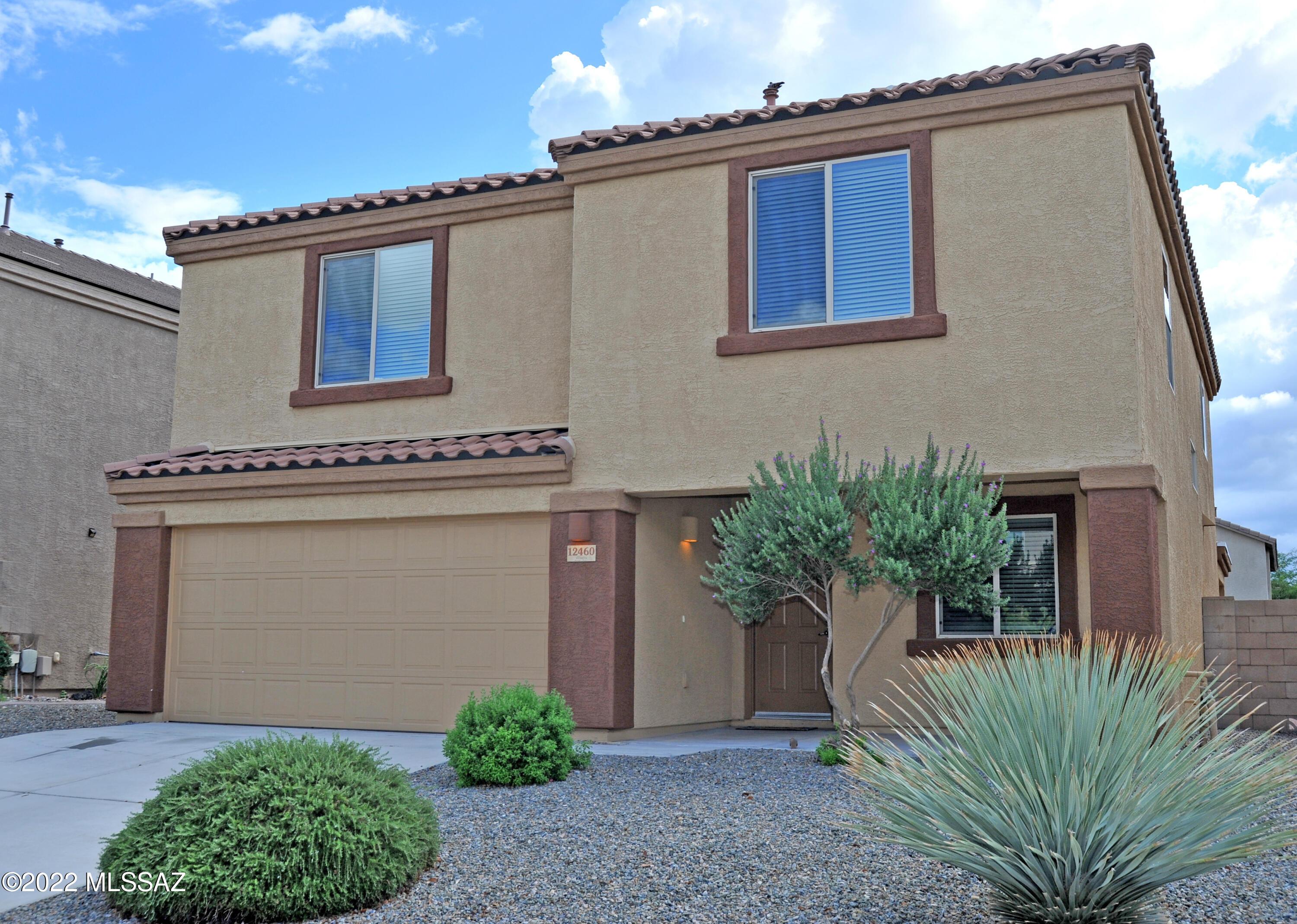 Vista Del Lago (1-123) - Residential Lease