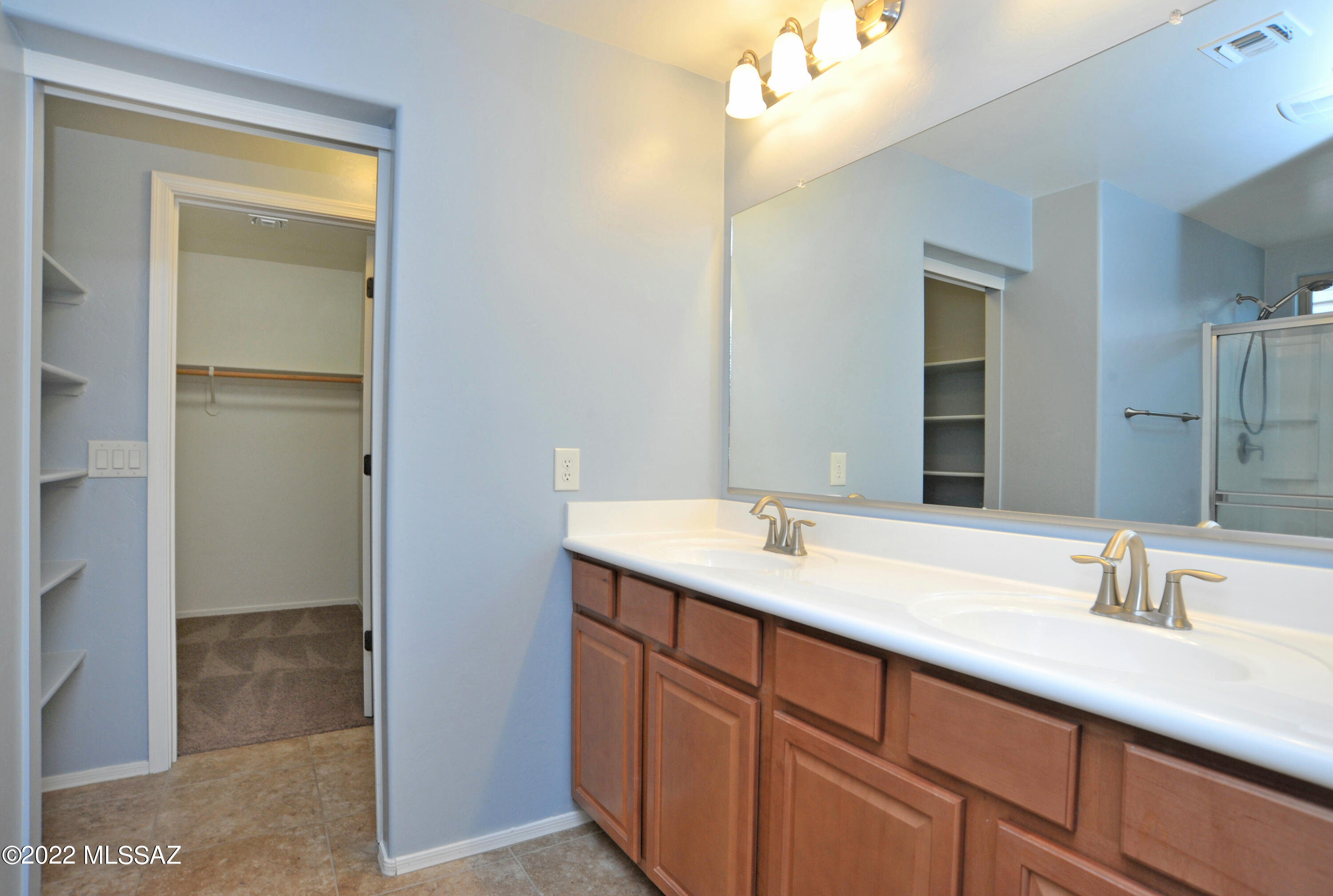 Vista Del Lago (1-123) - Residential Lease