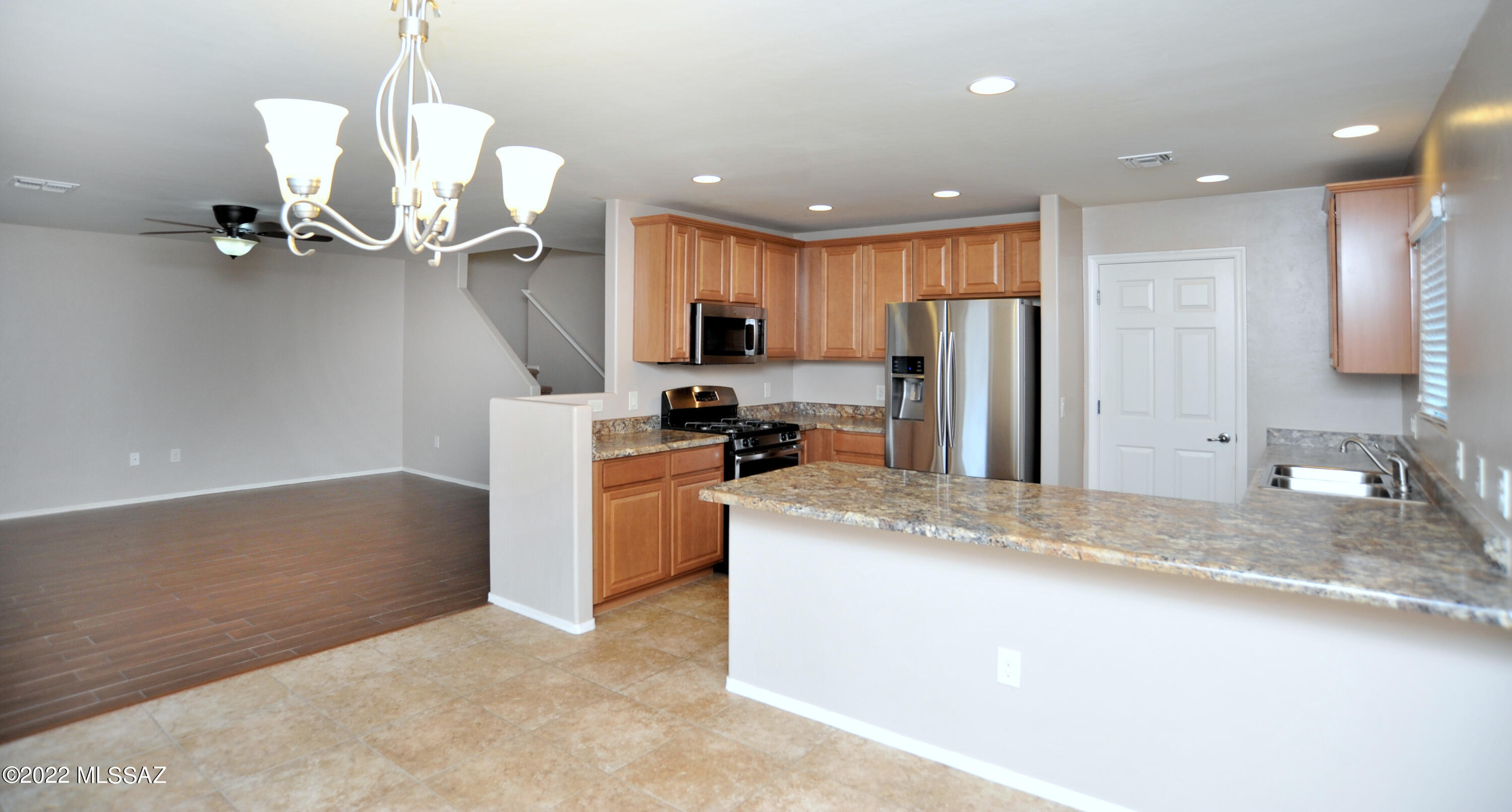 Vista Del Lago (1-123) - Residential Lease
