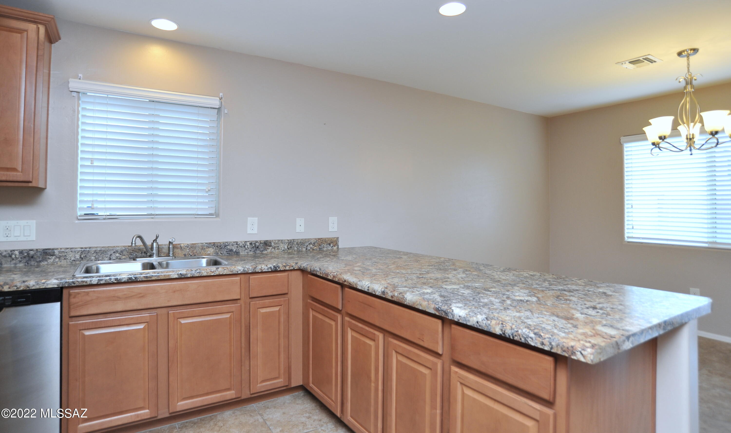 Vista Del Lago (1-123) - Residential Lease