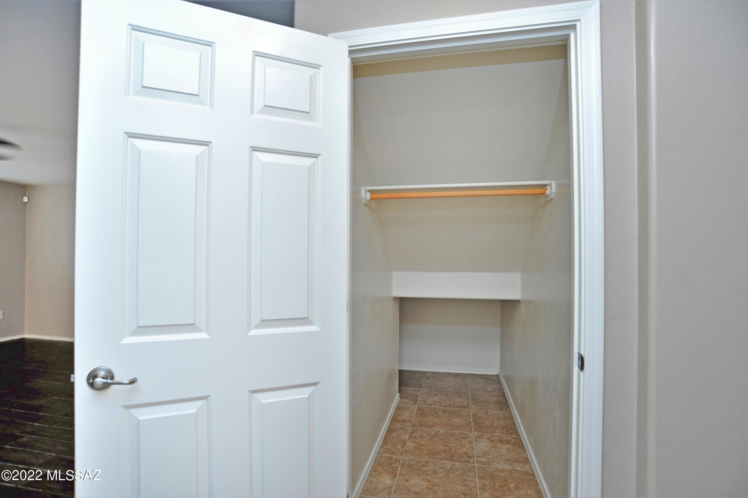 Vista Del Lago (1-123) - Residential Lease