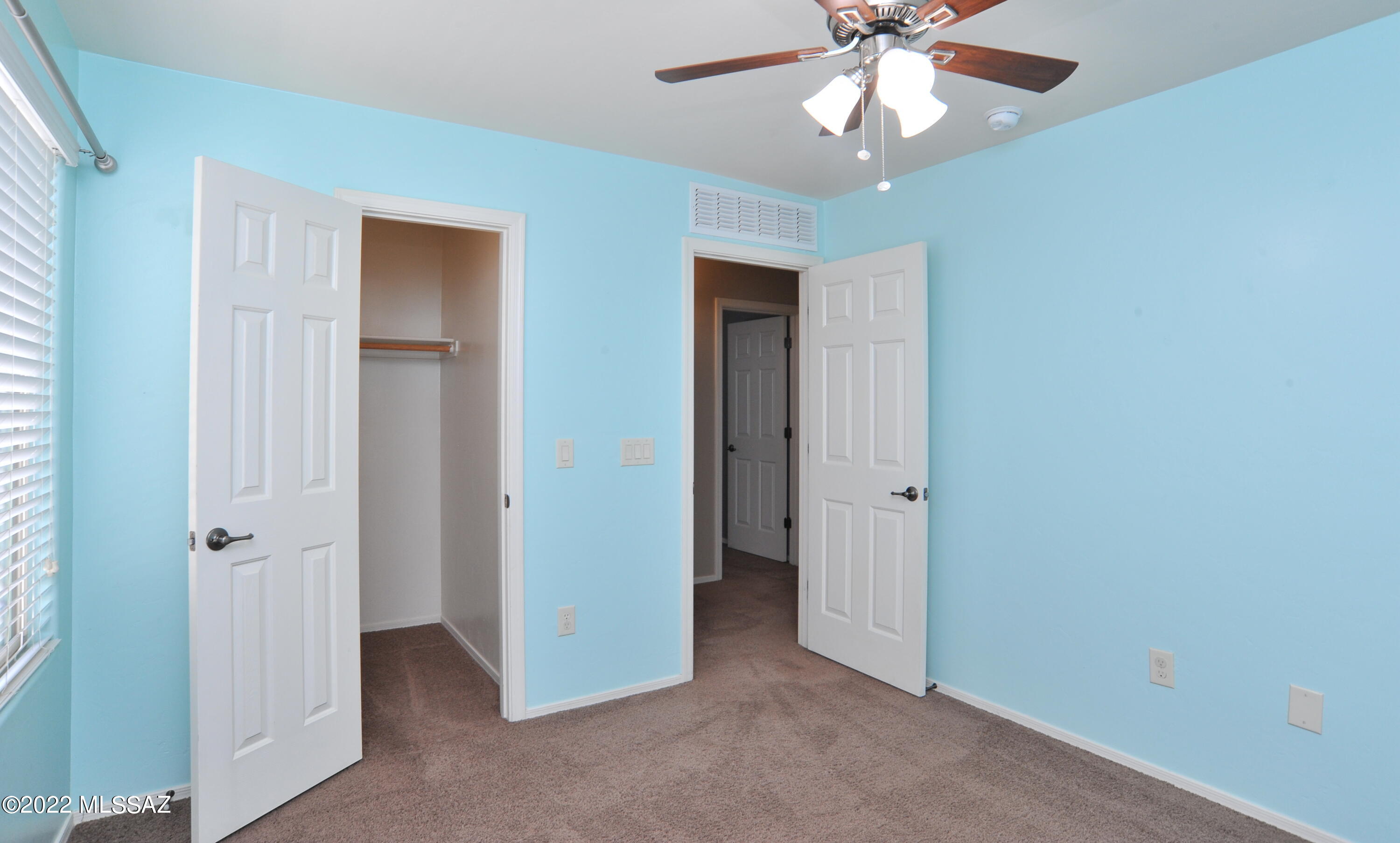 Vista Del Lago (1-123) - Residential Lease