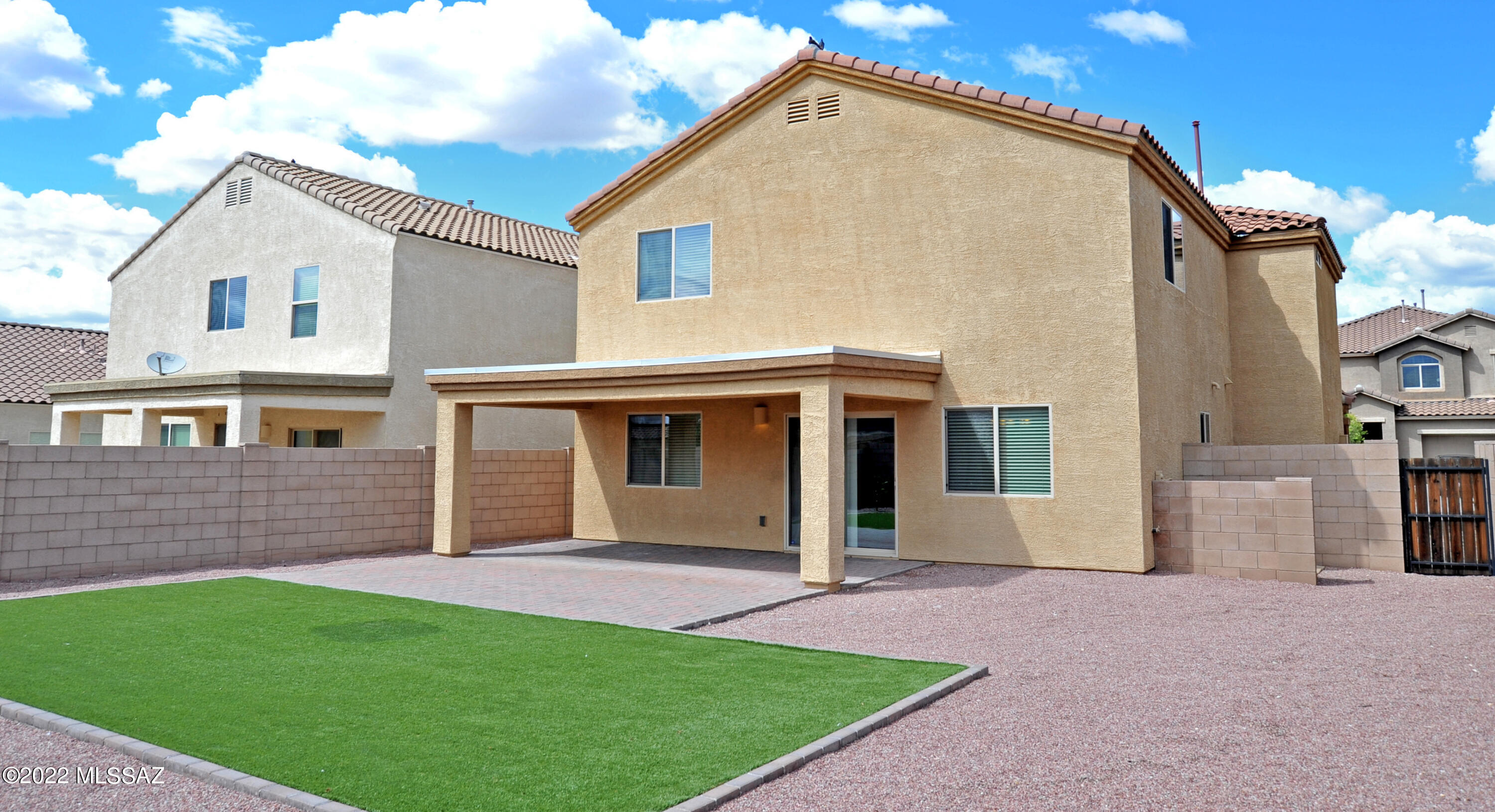 Vista Del Lago (1-123) - Residential Lease