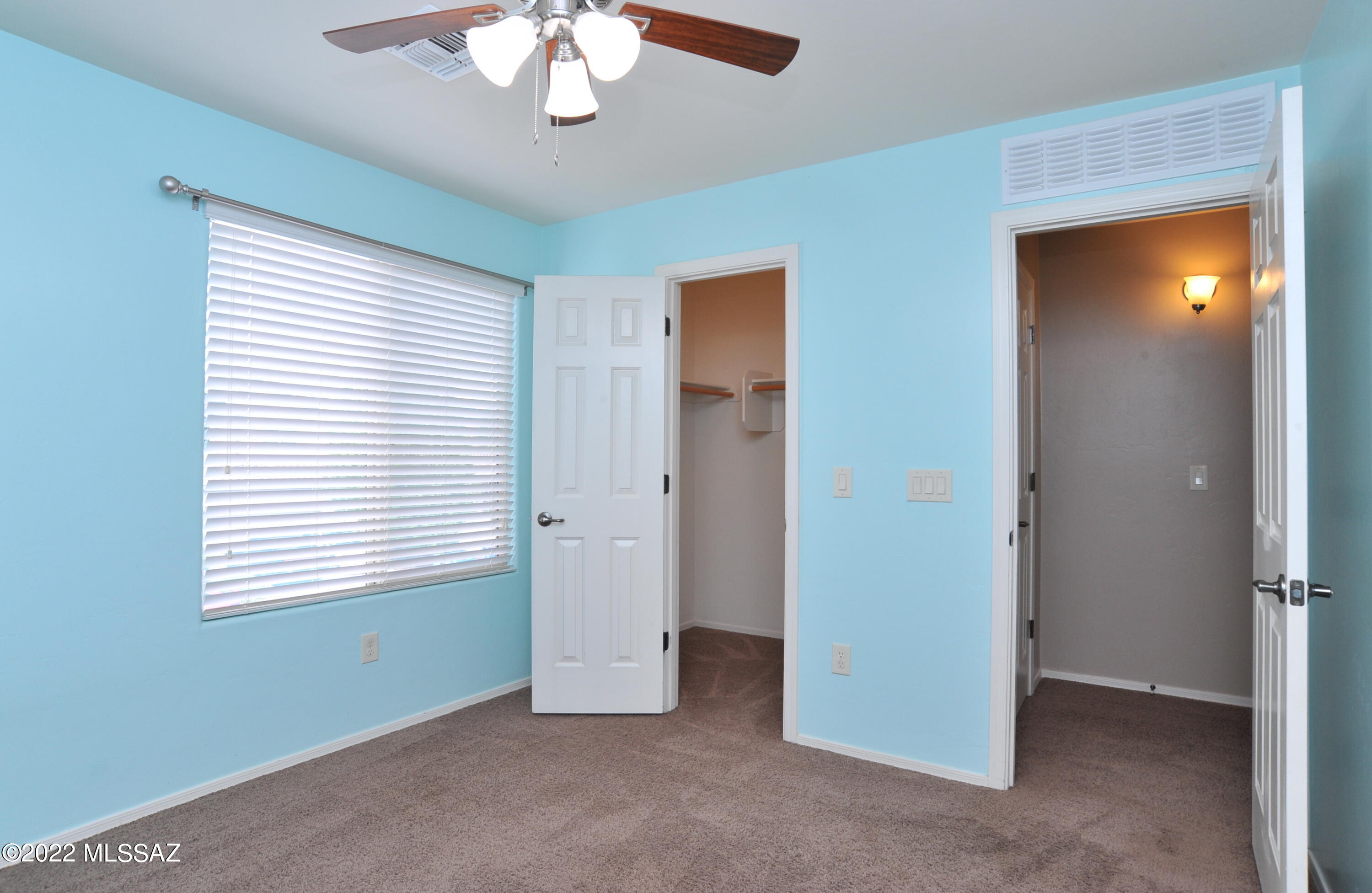 Vista Del Lago (1-123) - Residential Lease
