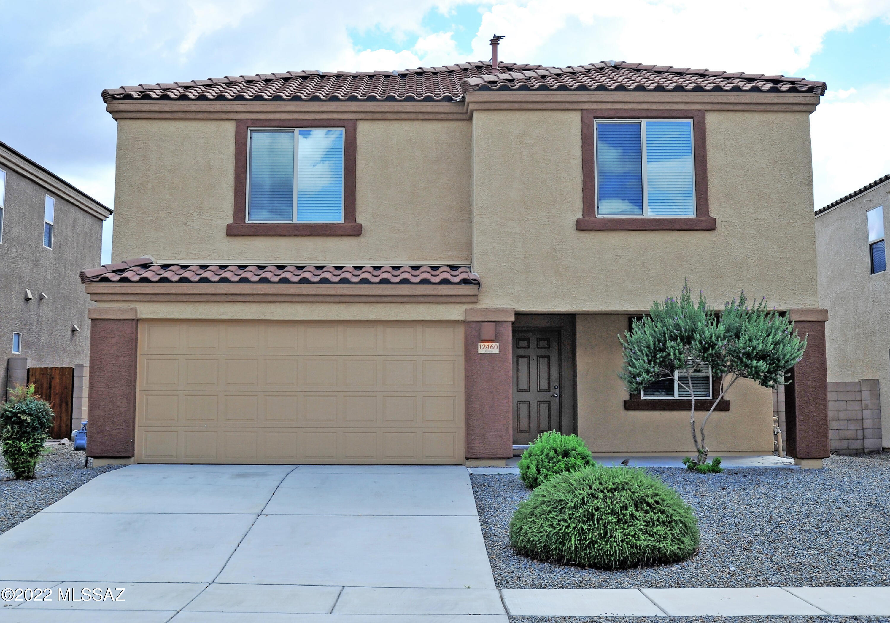 Vista Del Lago (1-123) - Residential Lease