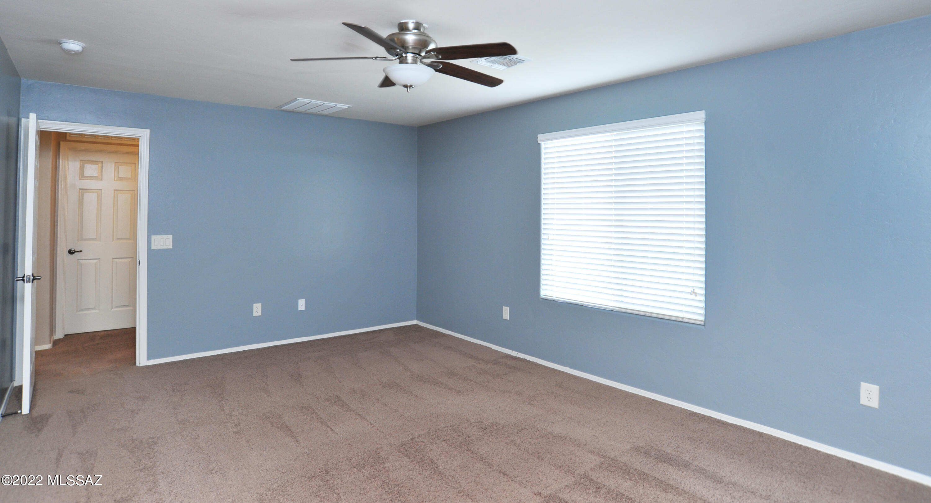 Vista Del Lago (1-123) - Residential Lease