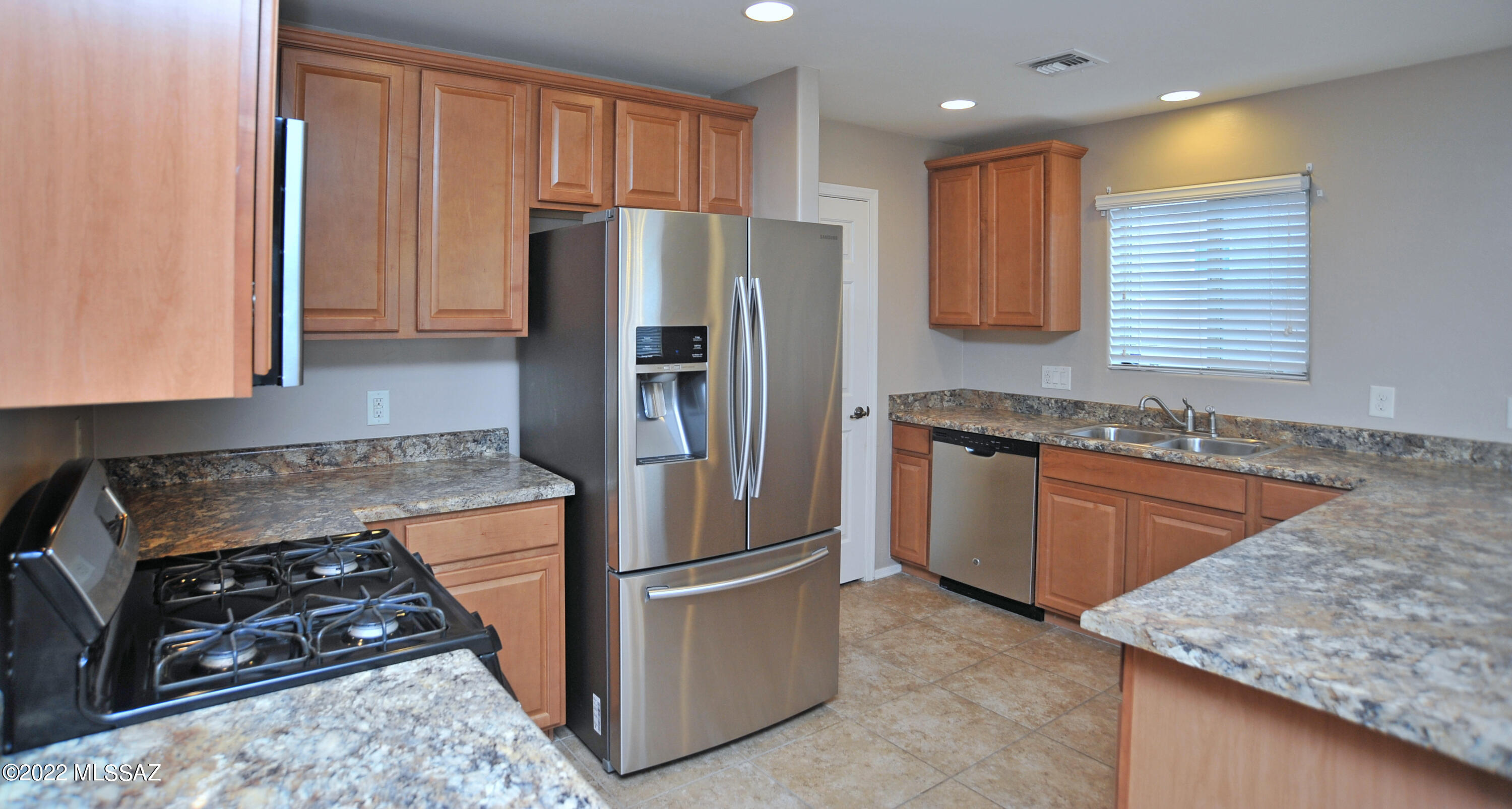 Vista Del Lago (1-123) - Residential Lease