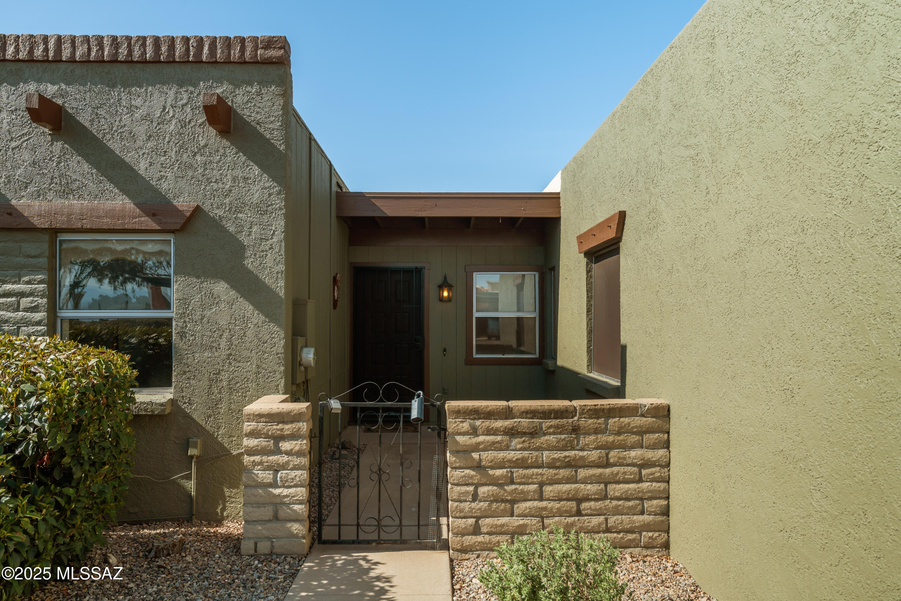 1141 W Camino Sagasta