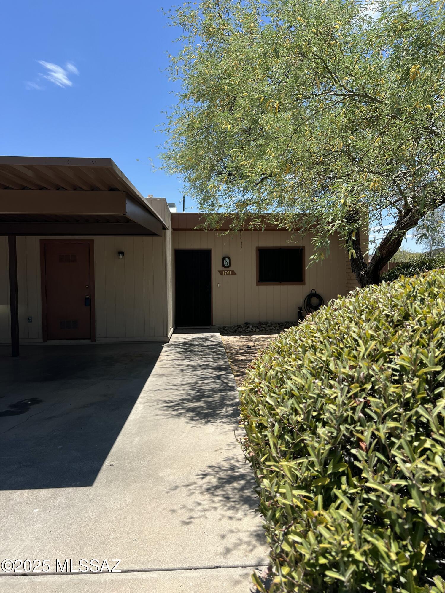 1741 W Calle Del Rey