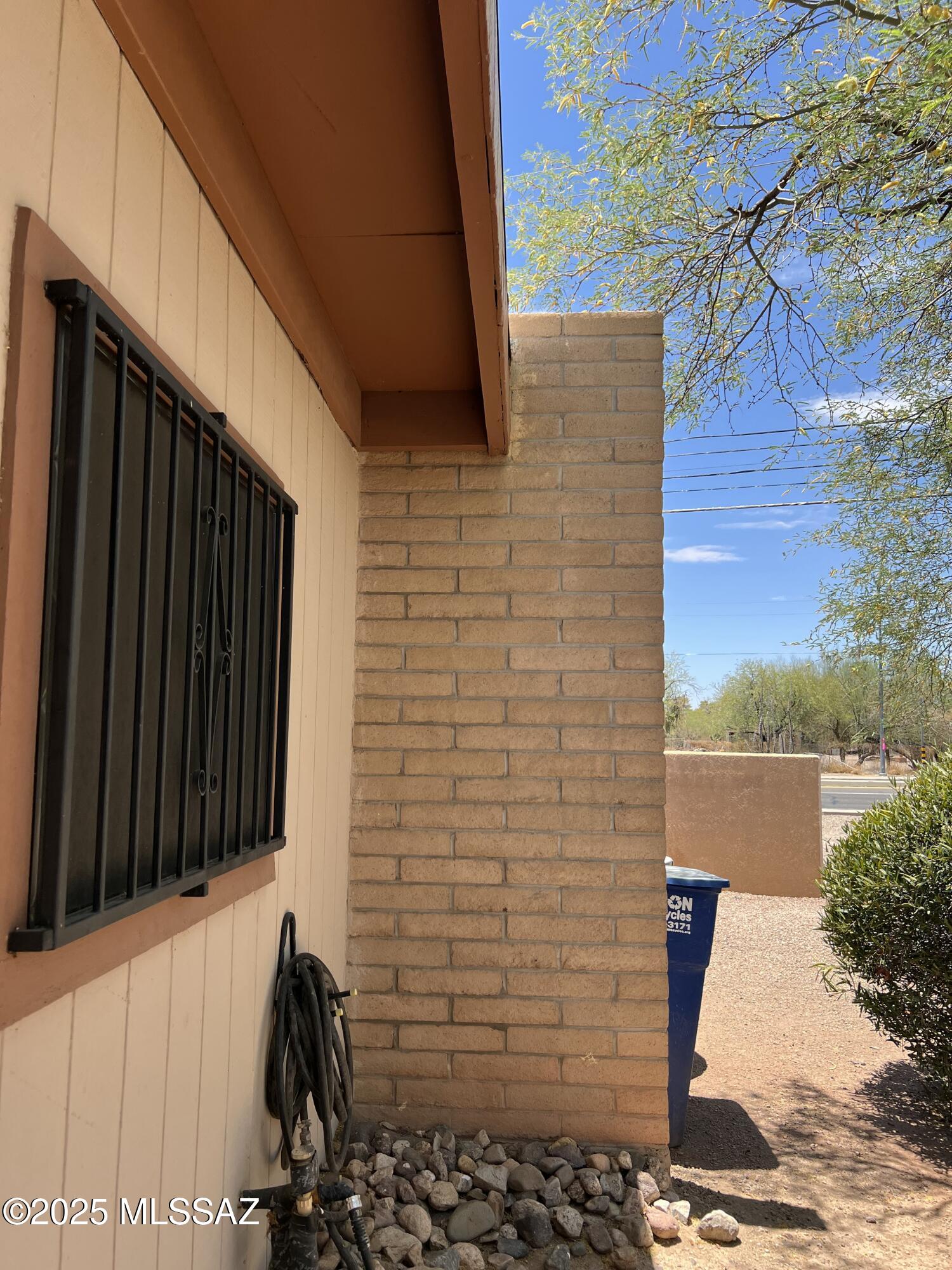 1741 W Calle Del Rey