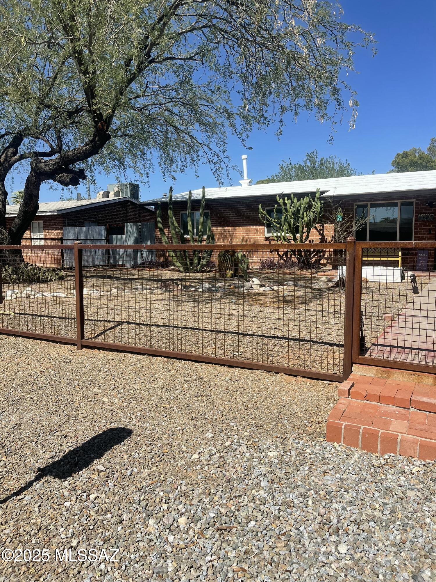 2214 N Richey Boulevard