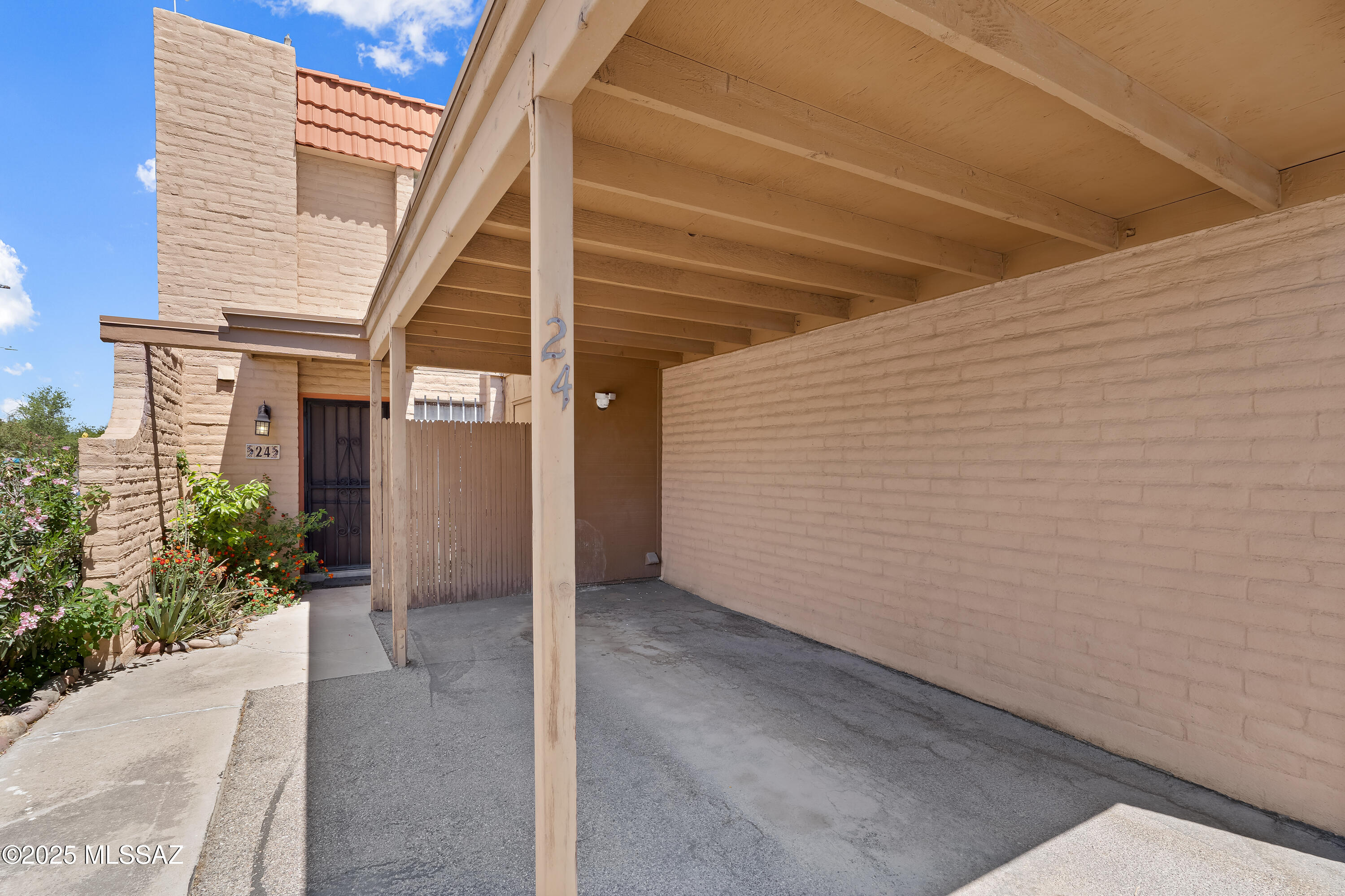 2875 N Tucson Boulevard 24